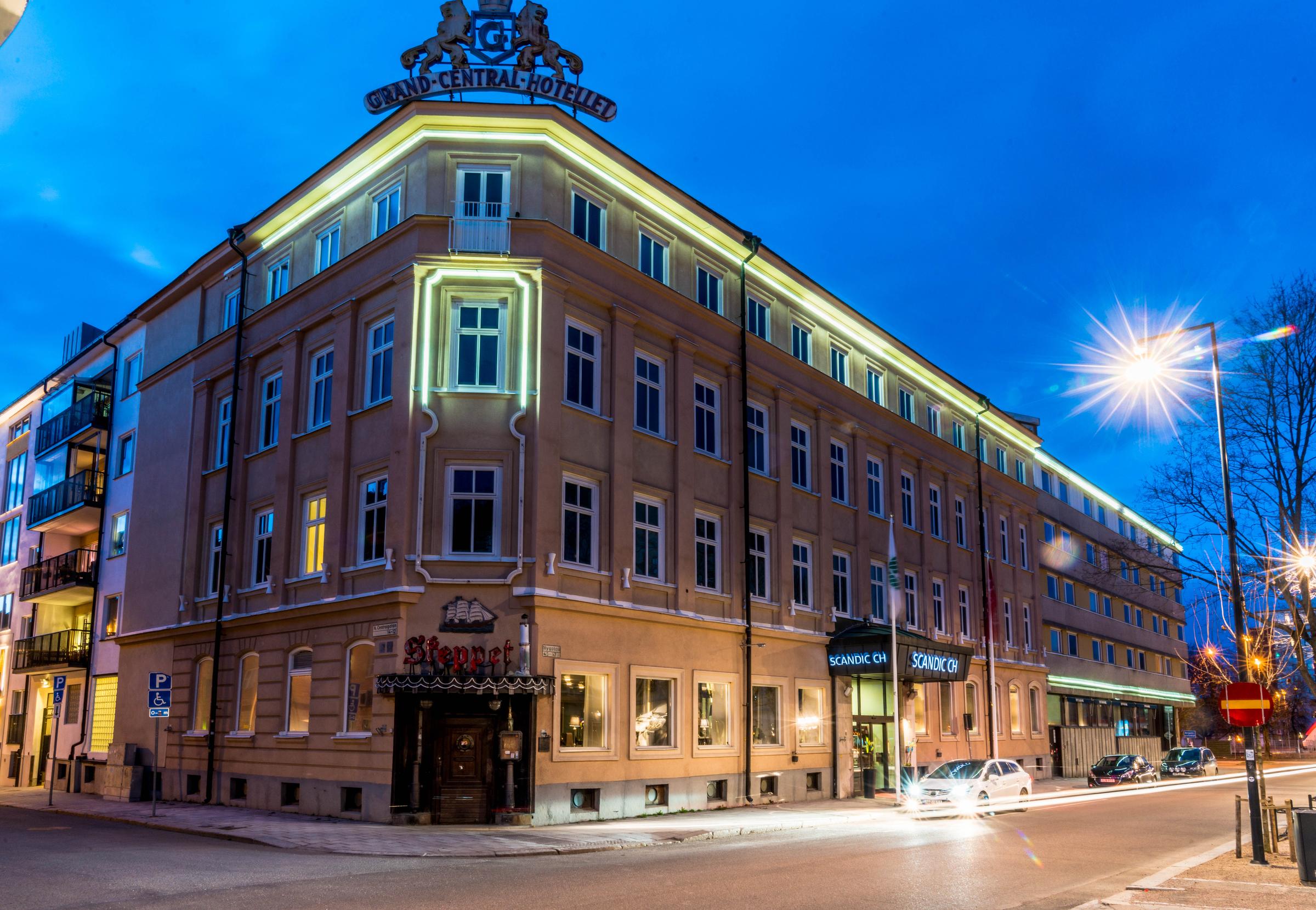 Facade evening hotel Scandic CH Gavle