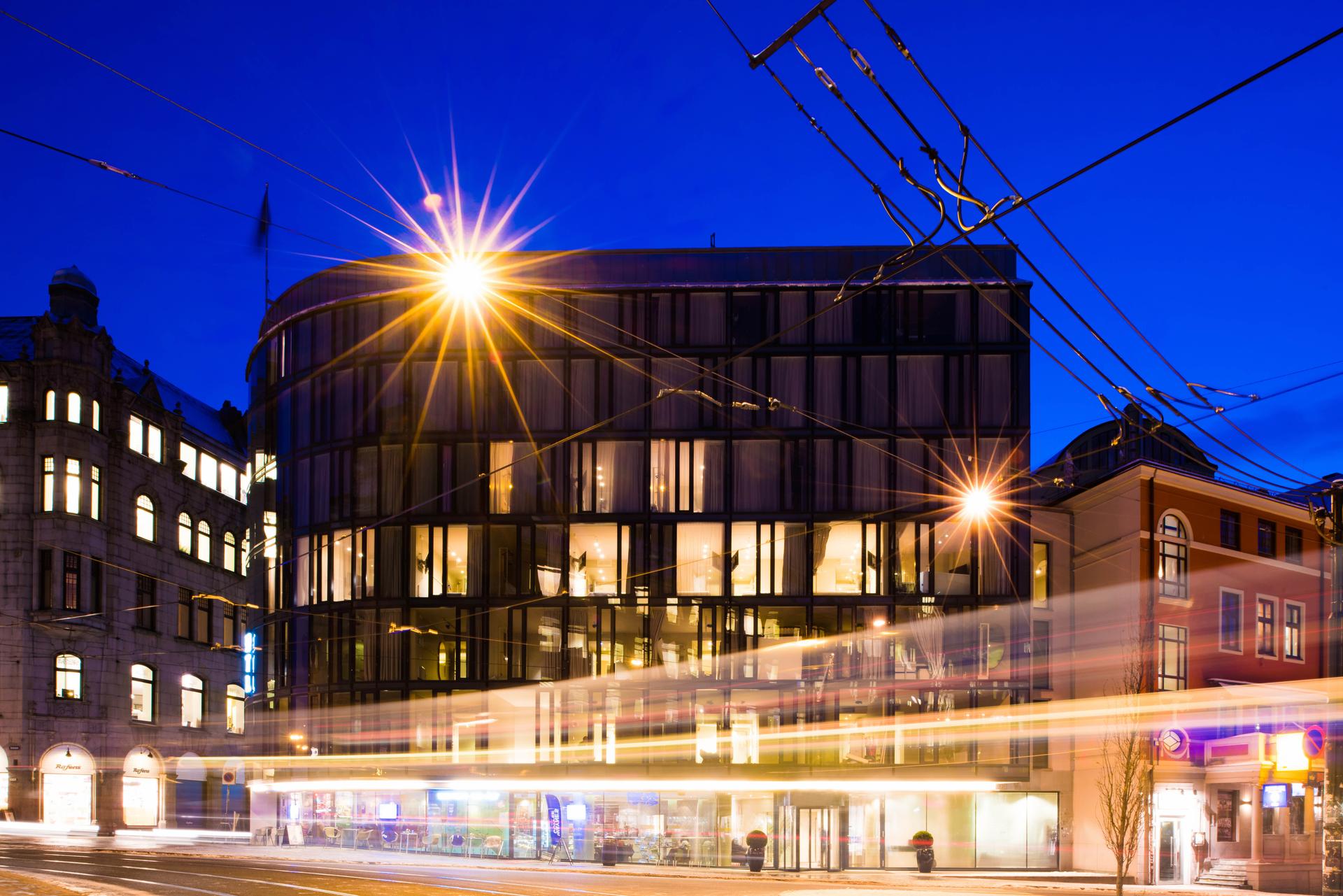 Fasade i vakkert kveldslys