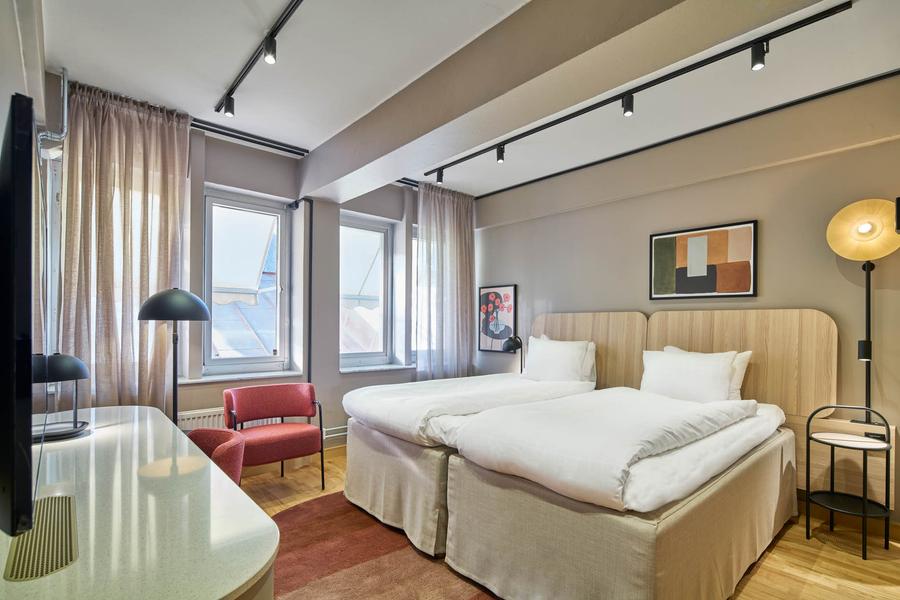 standard room at scandic wallin in stockholm