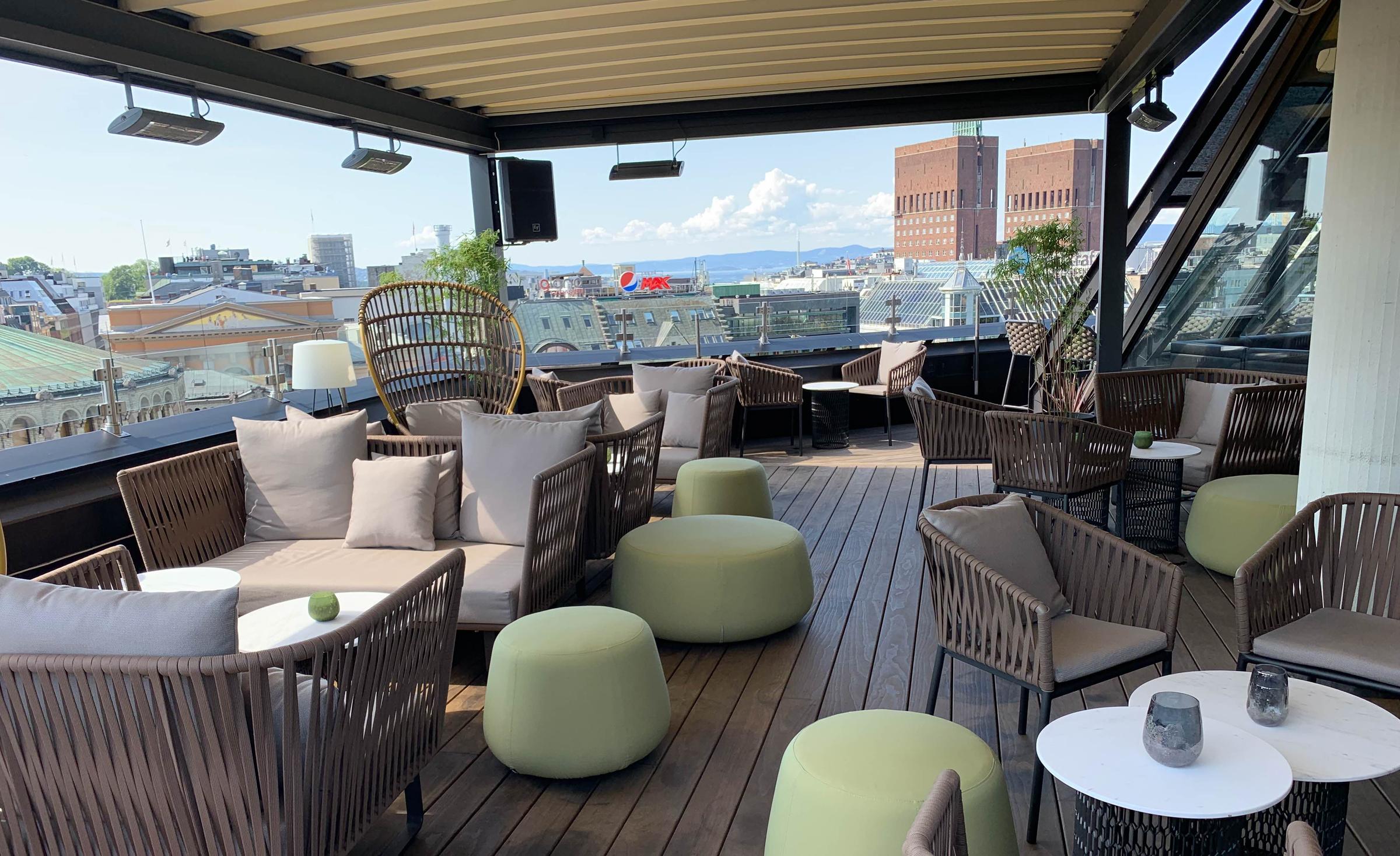 eight rooftop bar