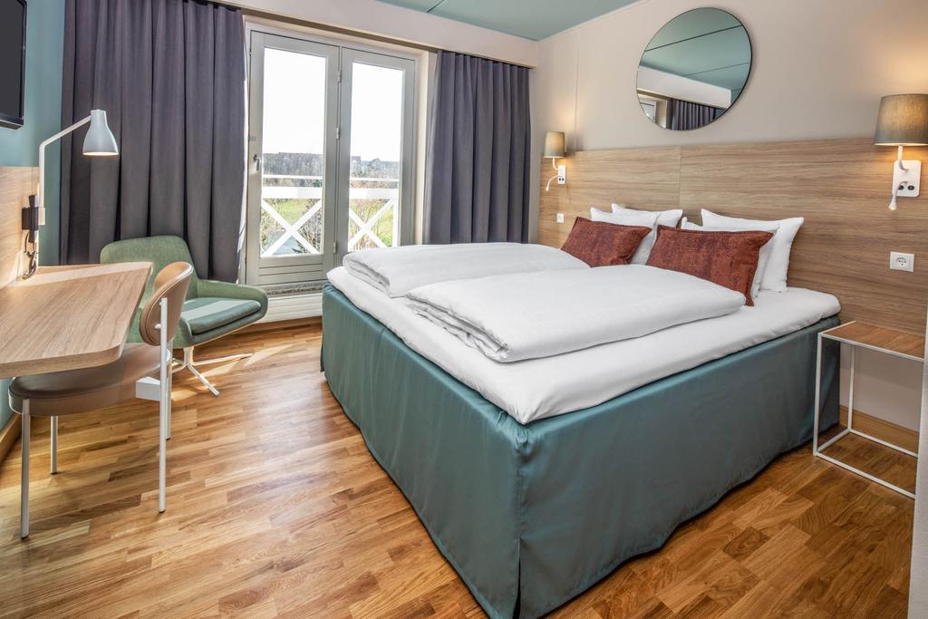Double bed in room