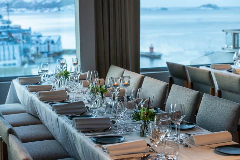 Table in restaurant Polarbjørn