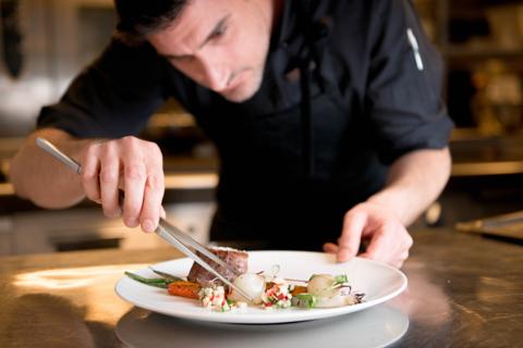 Bo på Scandic Laholmen | Hotell i Strømstad