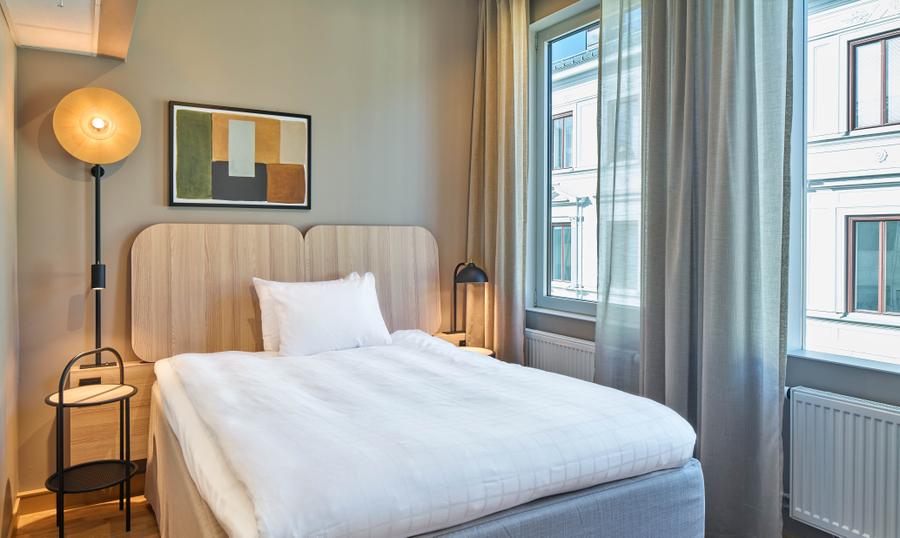 standard room at scandic wallin in stockholm