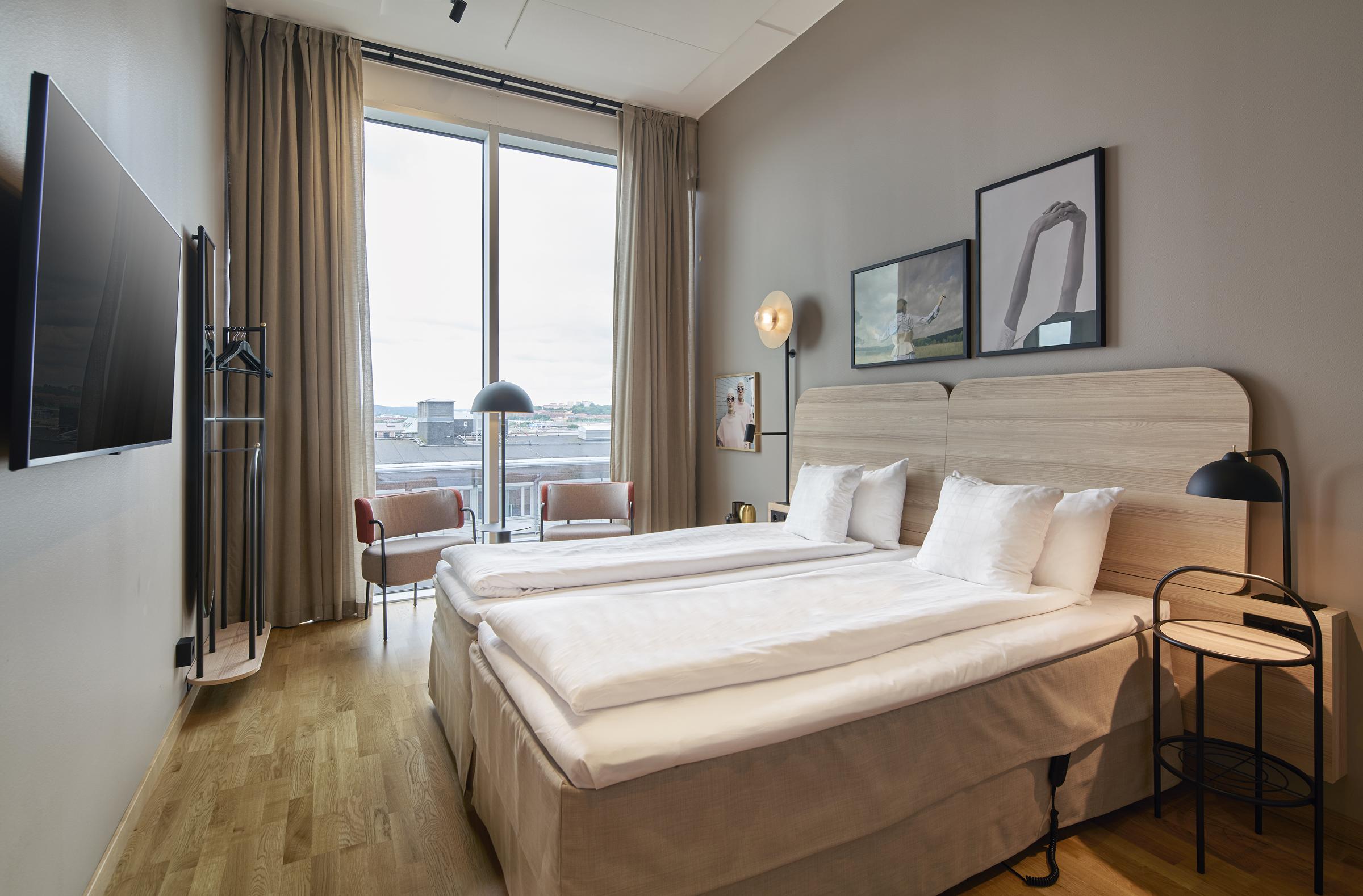 bed in standard room at scandic göteborg central