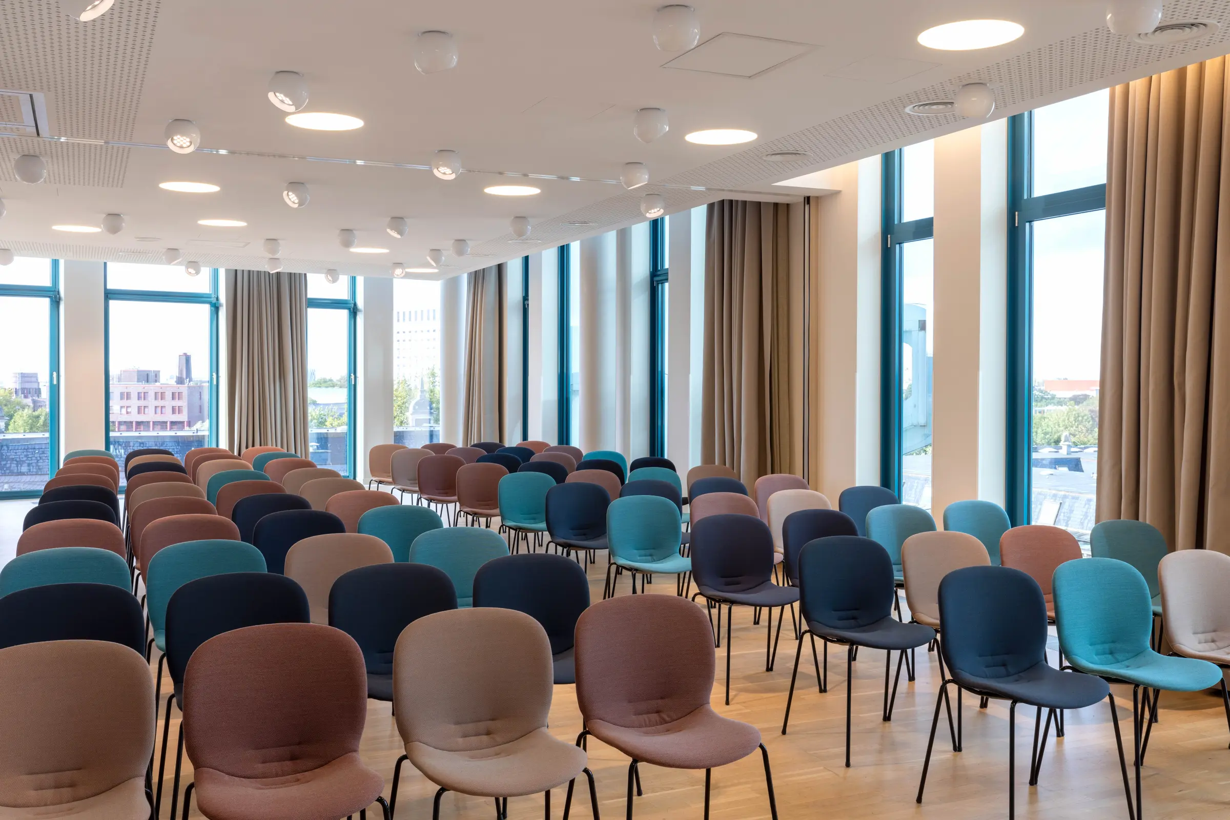 Meeting room Planten+Blomen at Scandic Hamburg Emporio