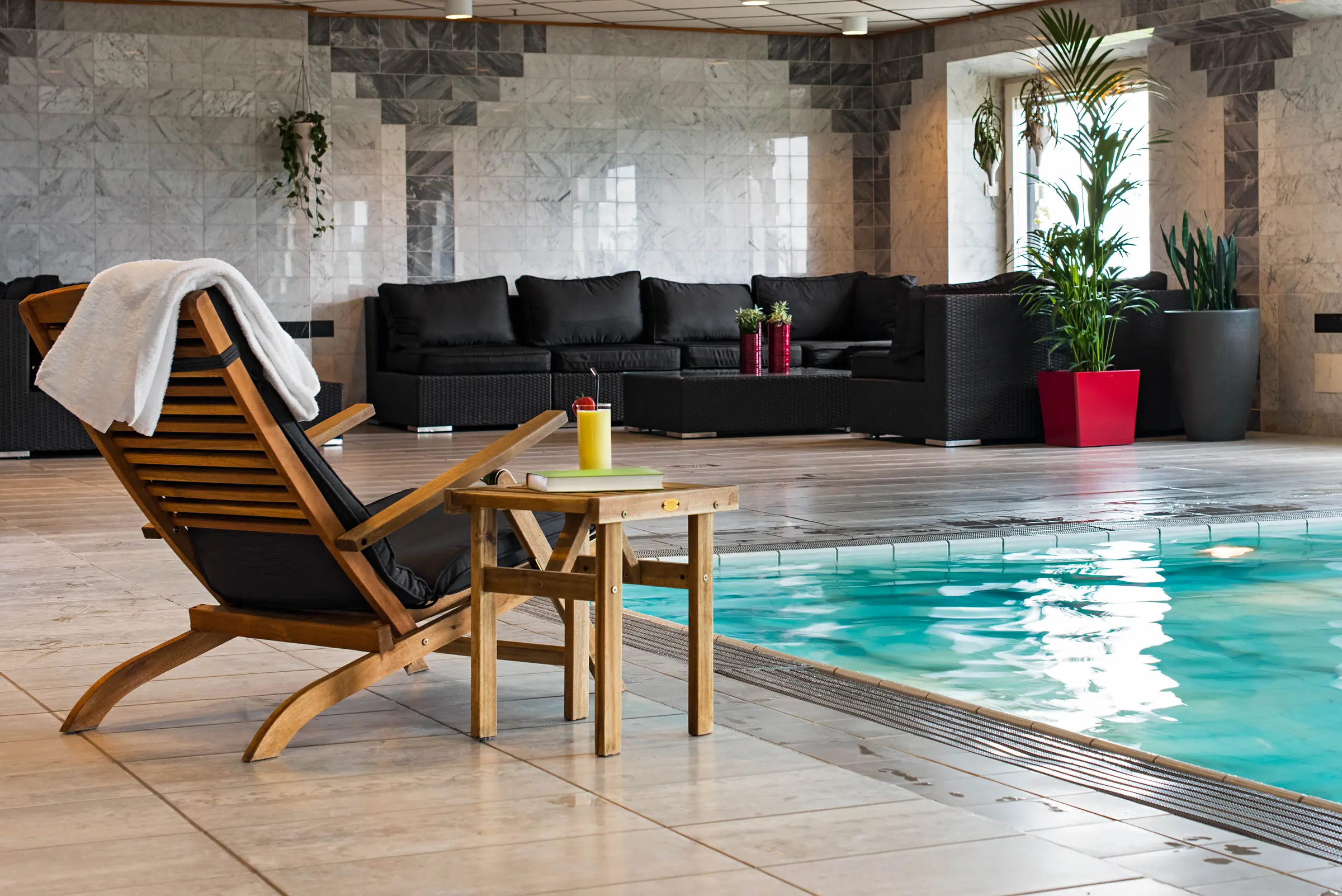 Relax with pool at hotel Scandic Infra City