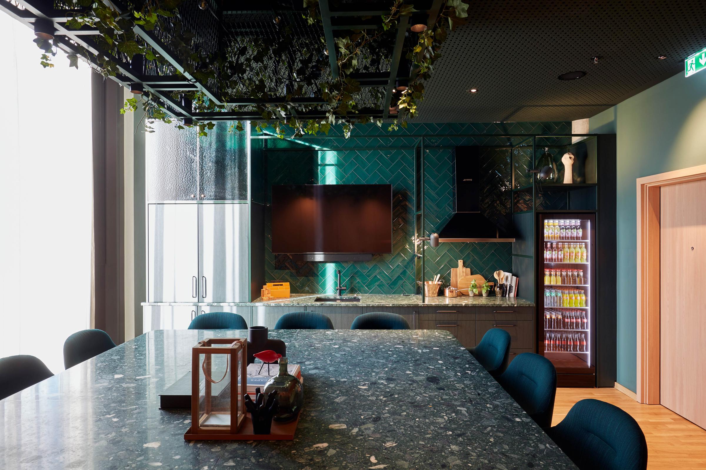 Kitchenroom + Bleasure Room