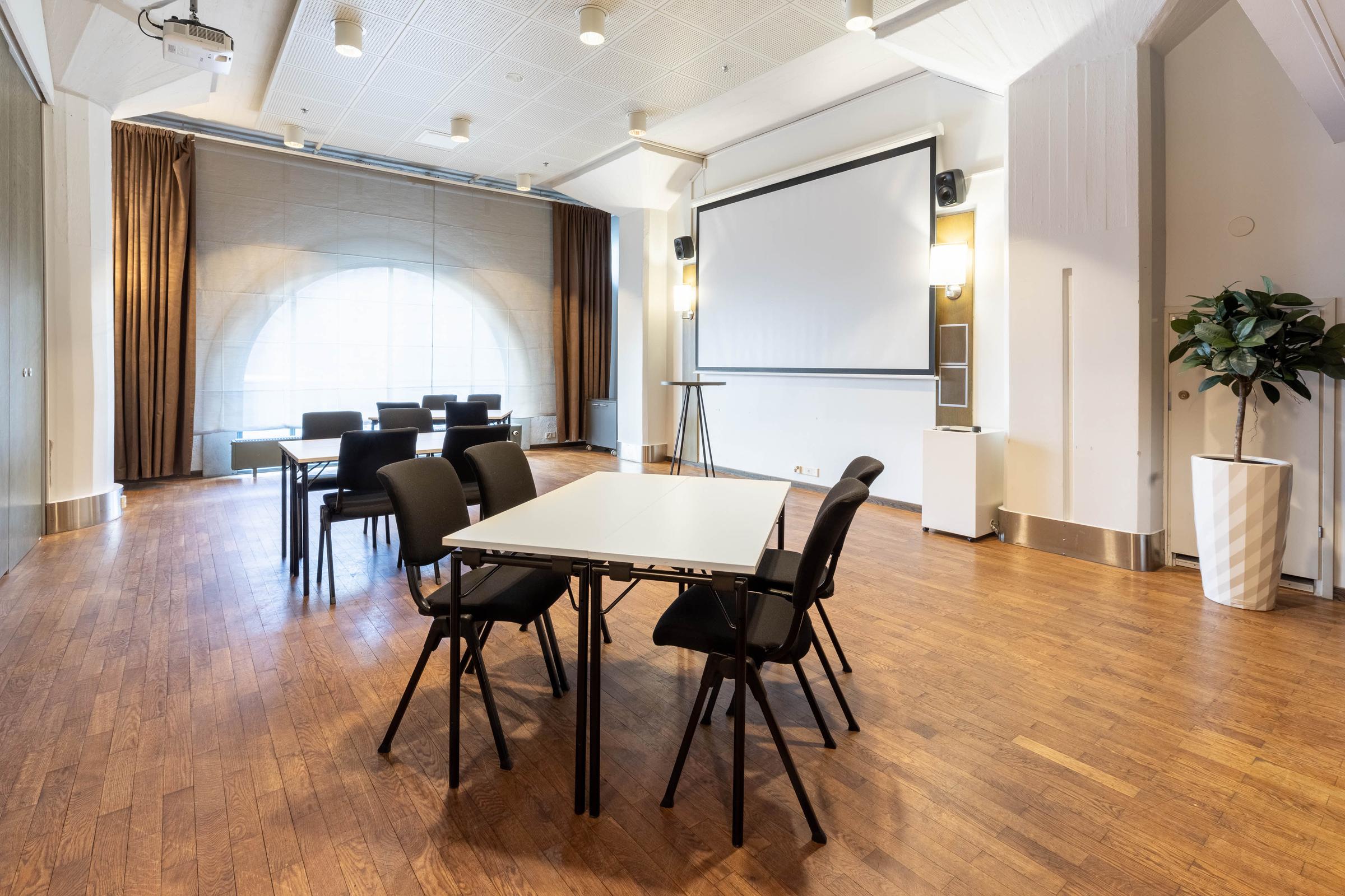 meeting room selim at grand marina in helsinki