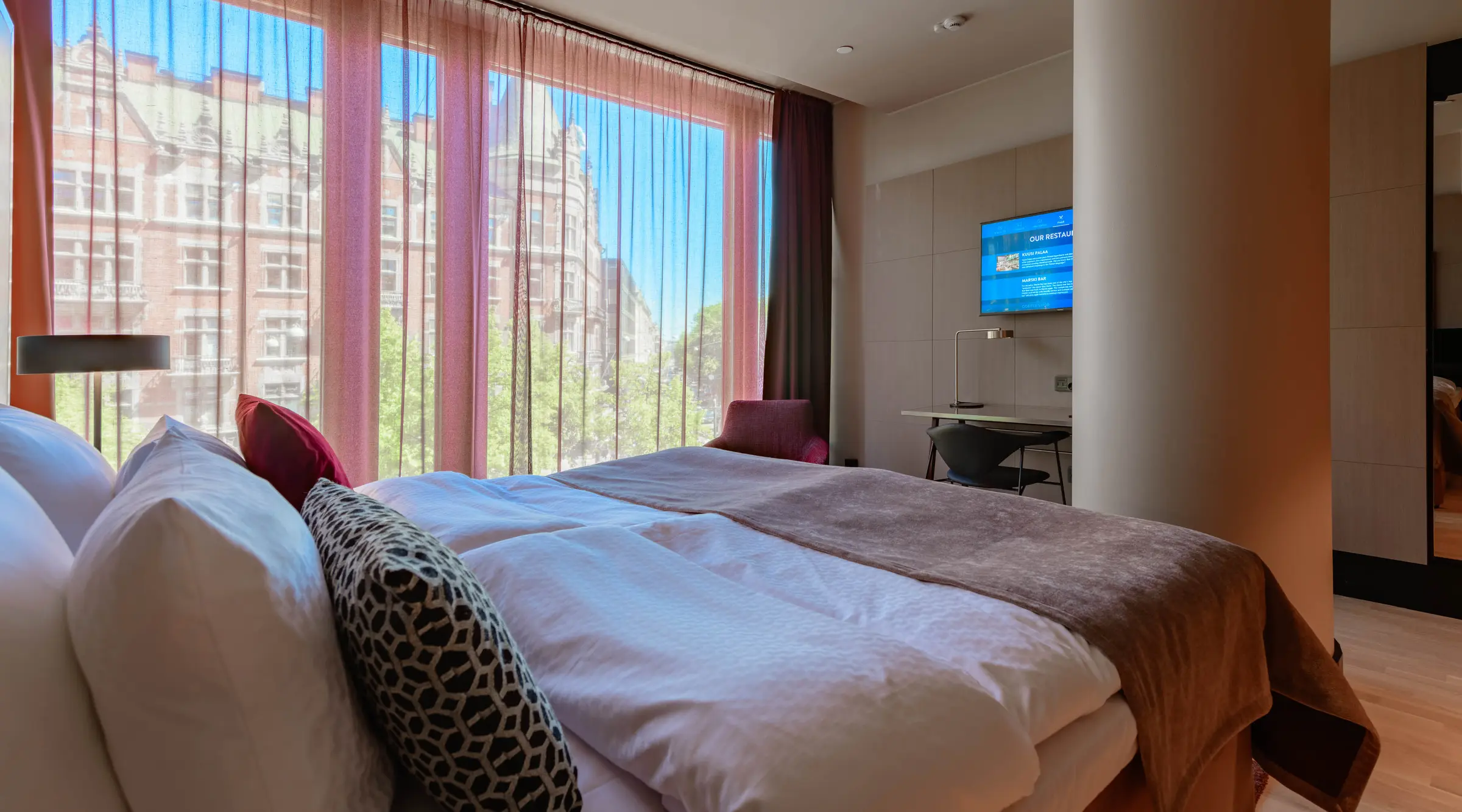 bed in room spacious king