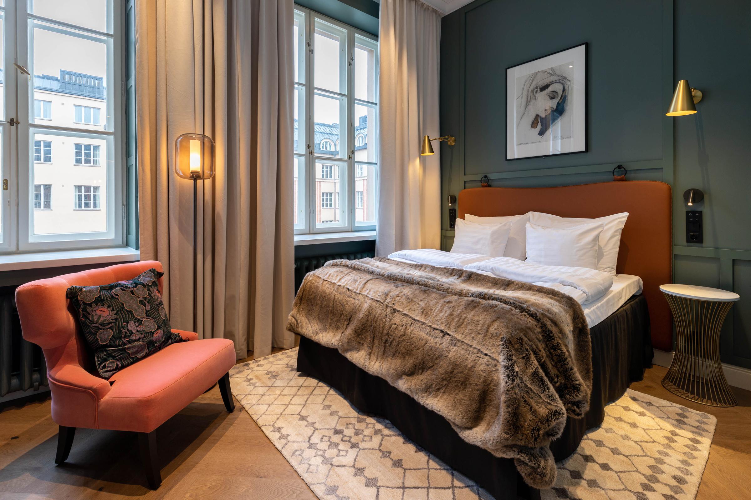 bed in classic queen room