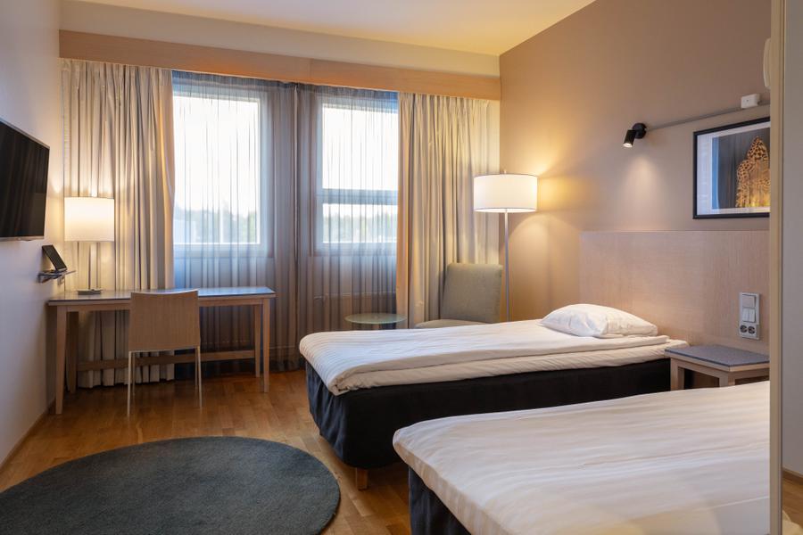 Standard twin room at Scandic Seinajoki