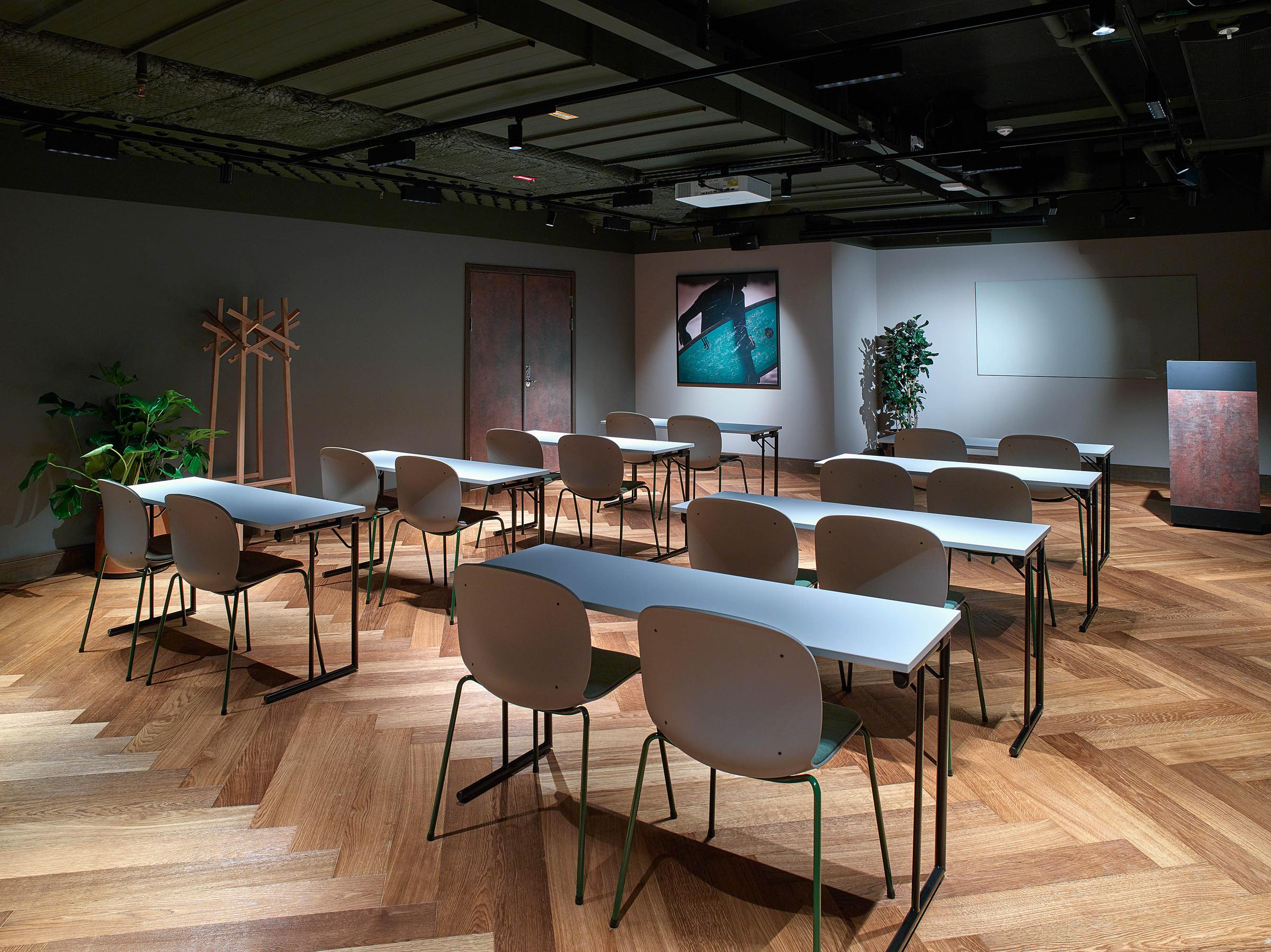meeting room r8 at roots classroom style of downtown camper by scandic