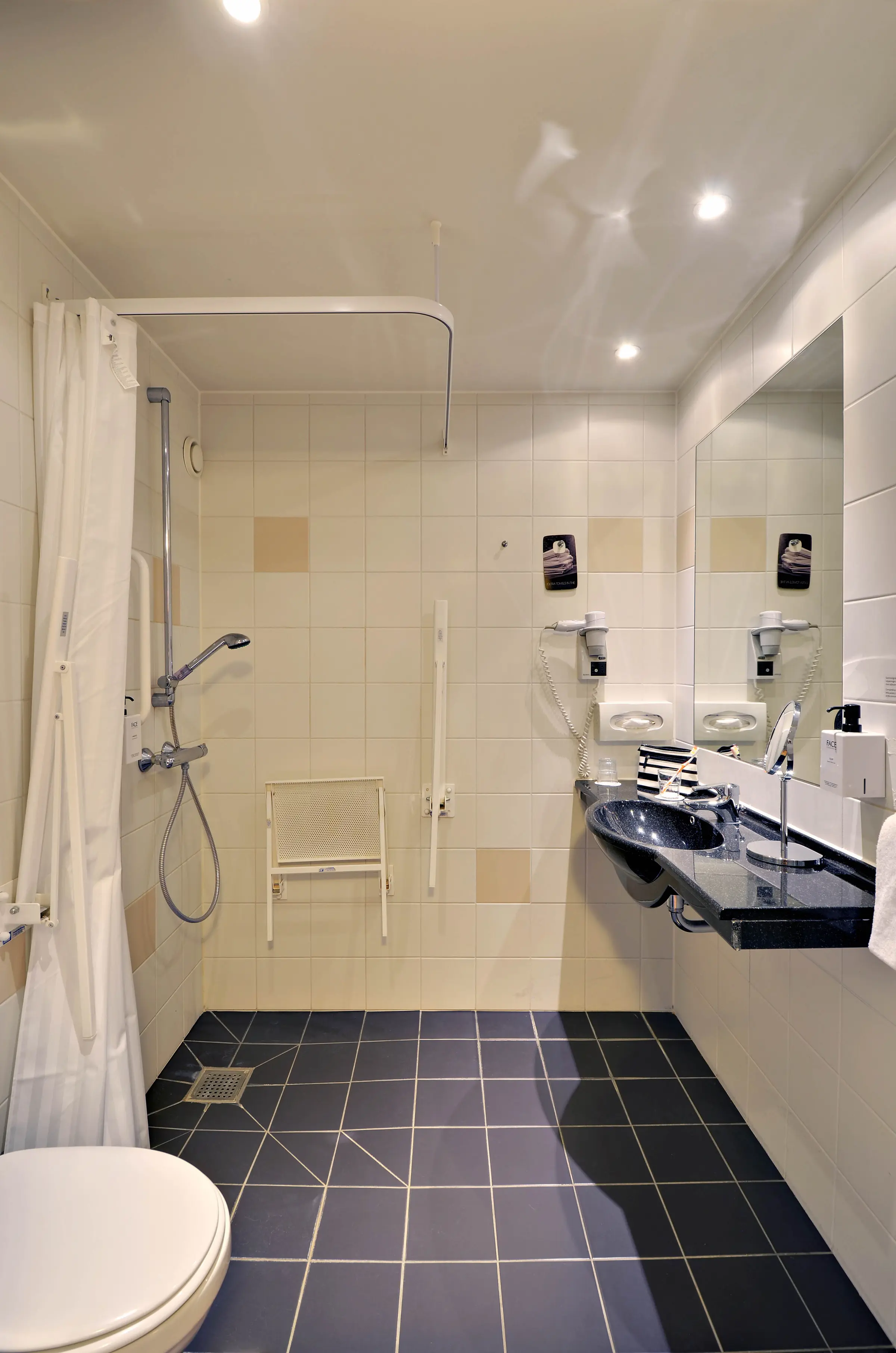 Scandic Kolding, accessibility, bathroom