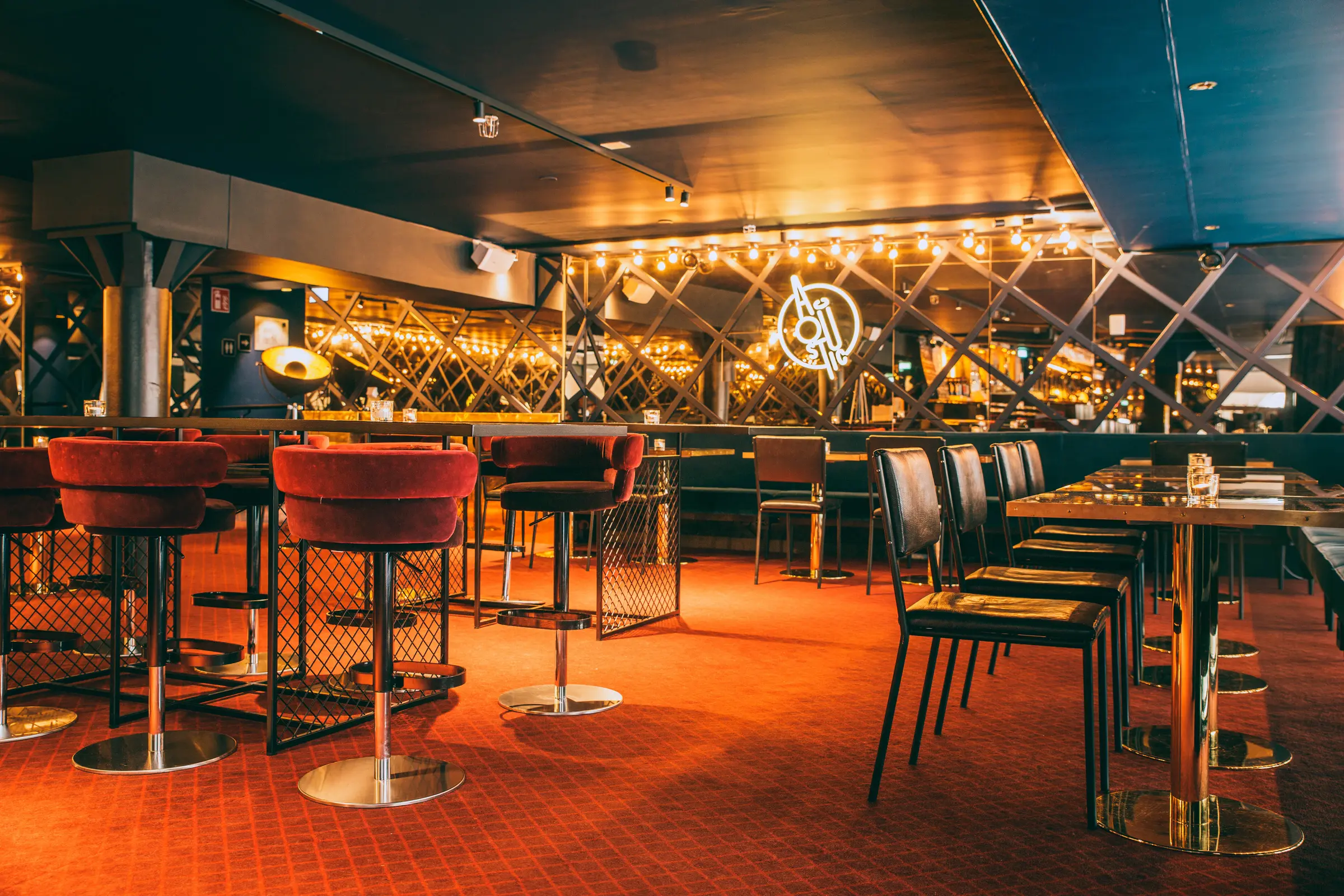 Acoustic bar