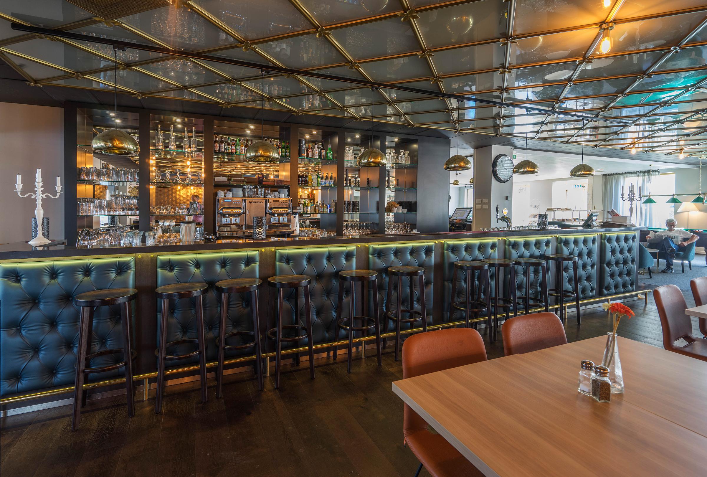 Lobby bar