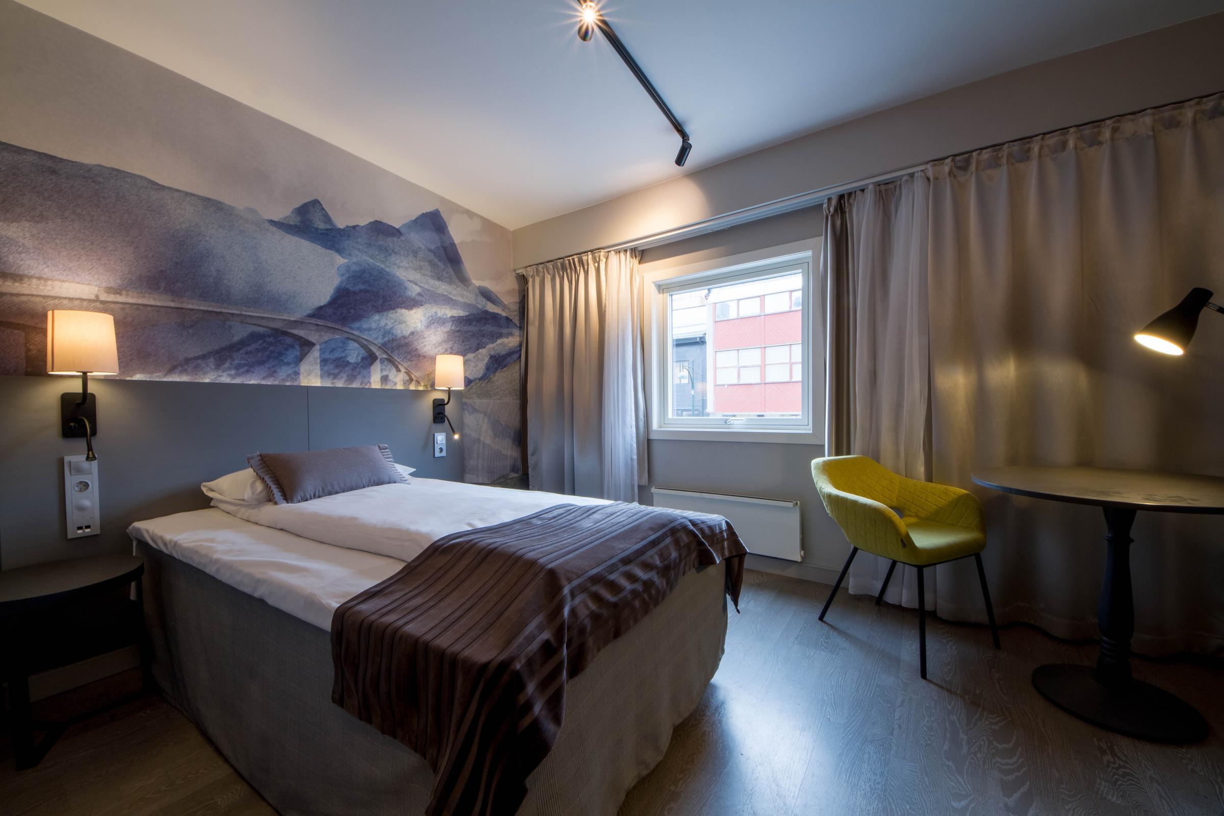 Standard queen room – street view