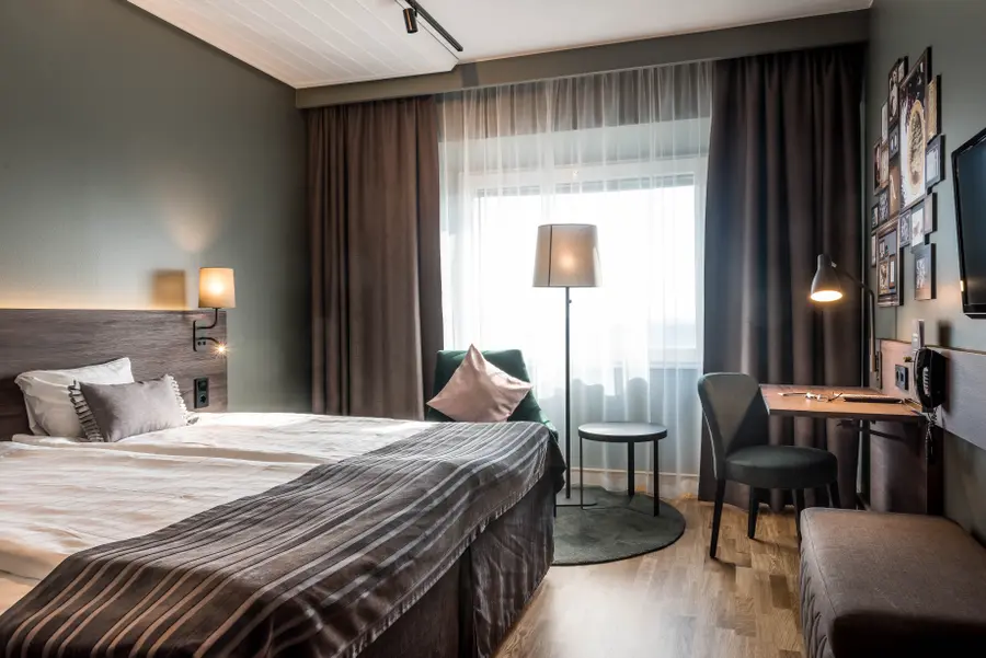 Kingsize bed in Superior-room at Scandic Infra City i Stockholm