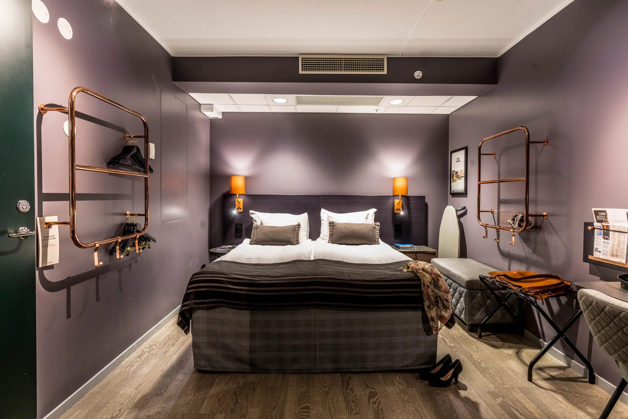 Cabin double room at Scandic Continental, overview of room