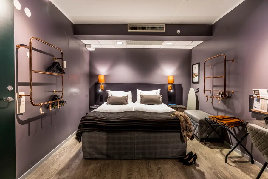 Cabin double room at Scandic Continental, overview of room