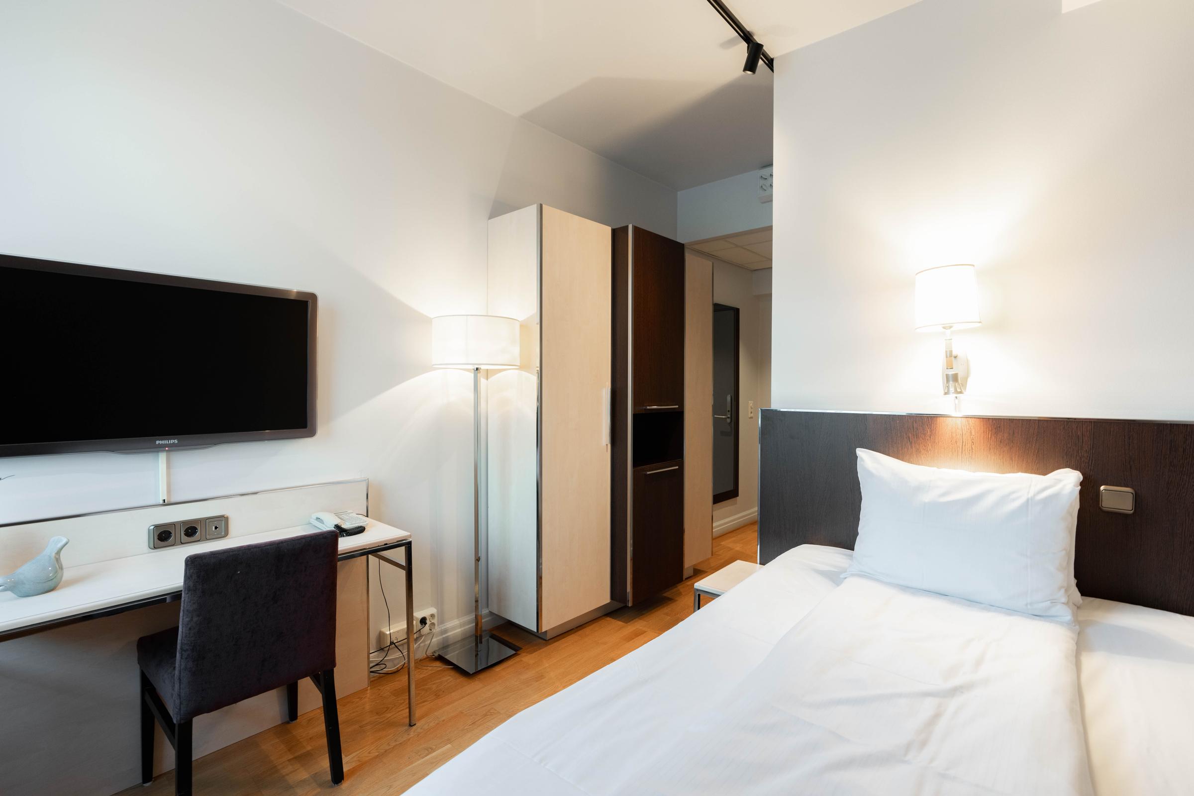 standard single room at scandic alexandra molde