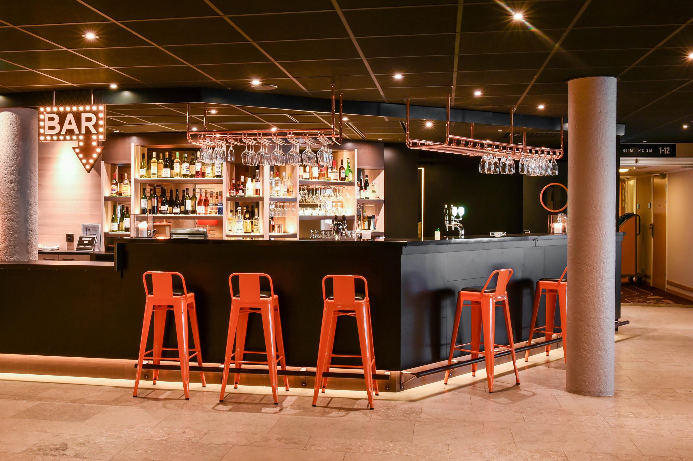 Lobby bar
