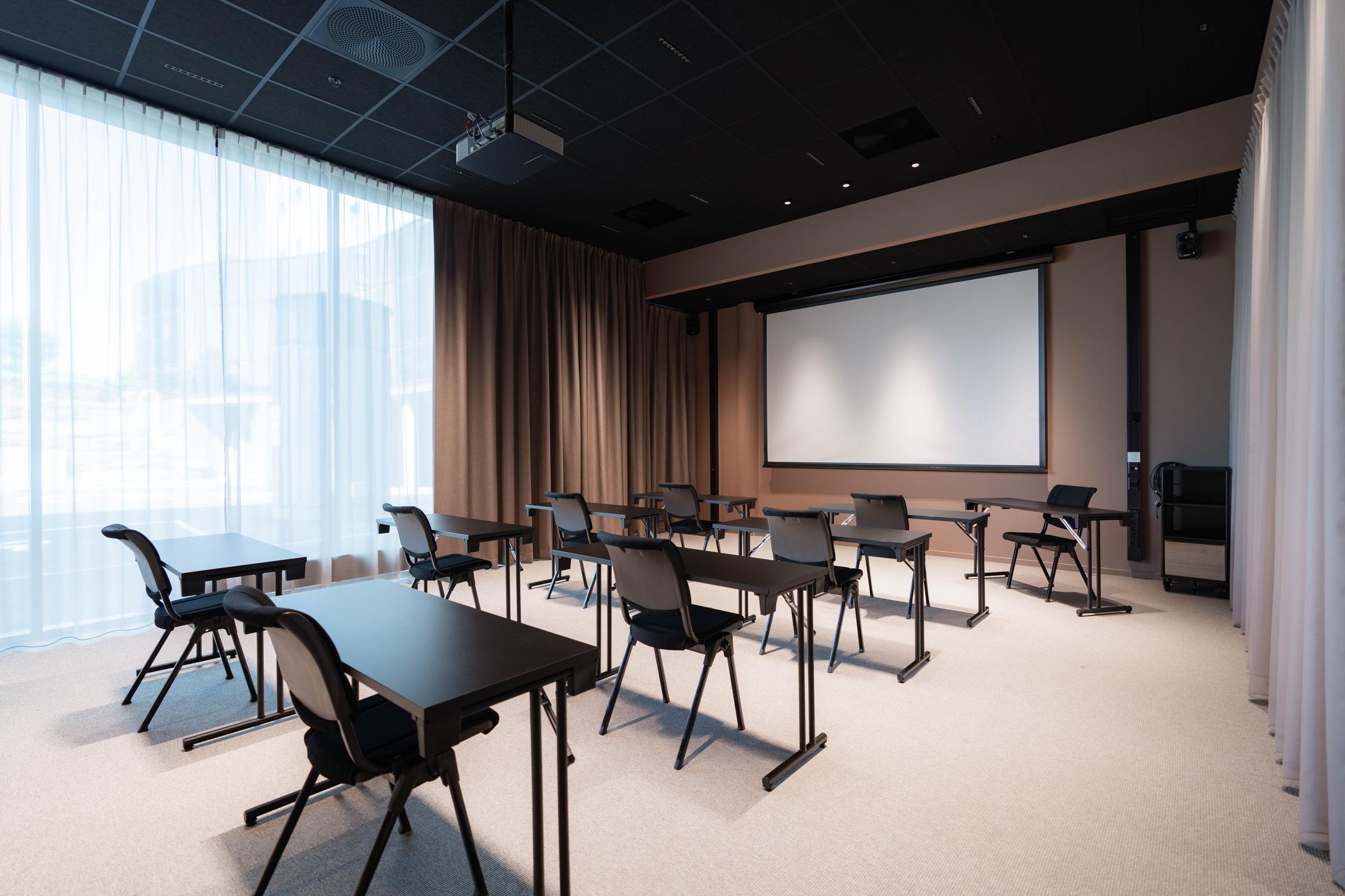 Meeting room Skibladner 1 classroom seating at Scandic Hamar