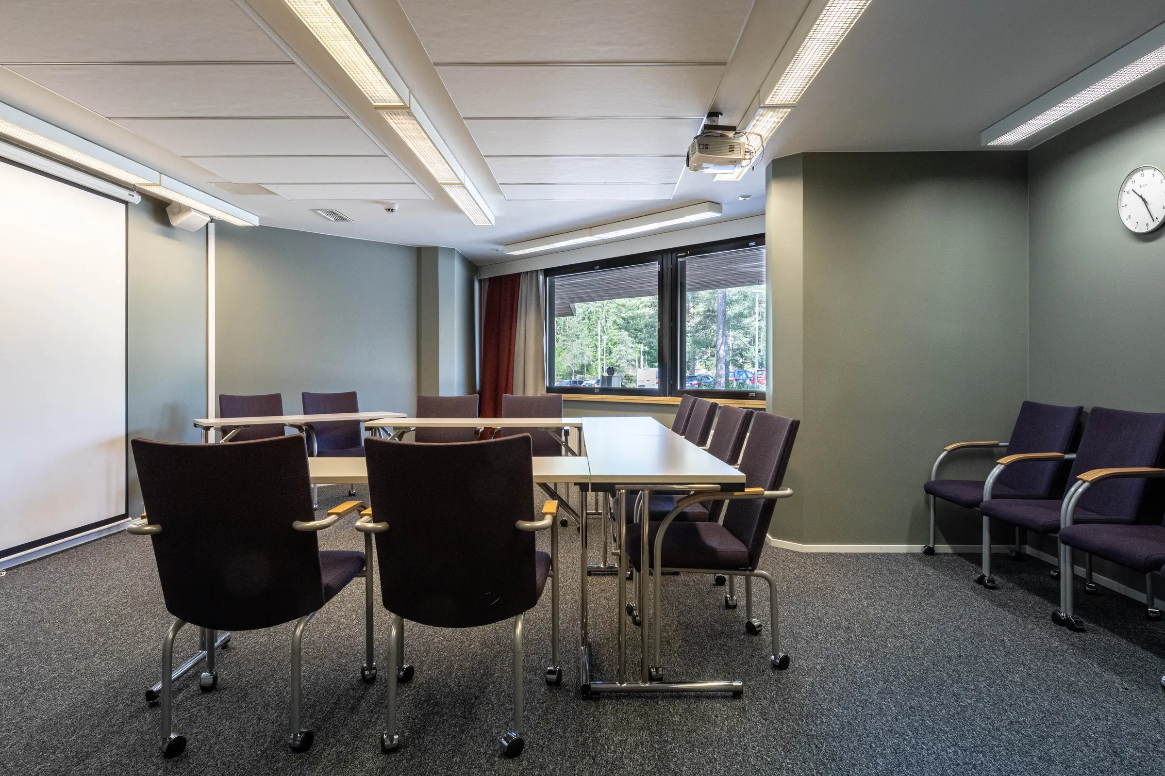 meeting room 8 at scandic laajavuori in jyvaskyla finland