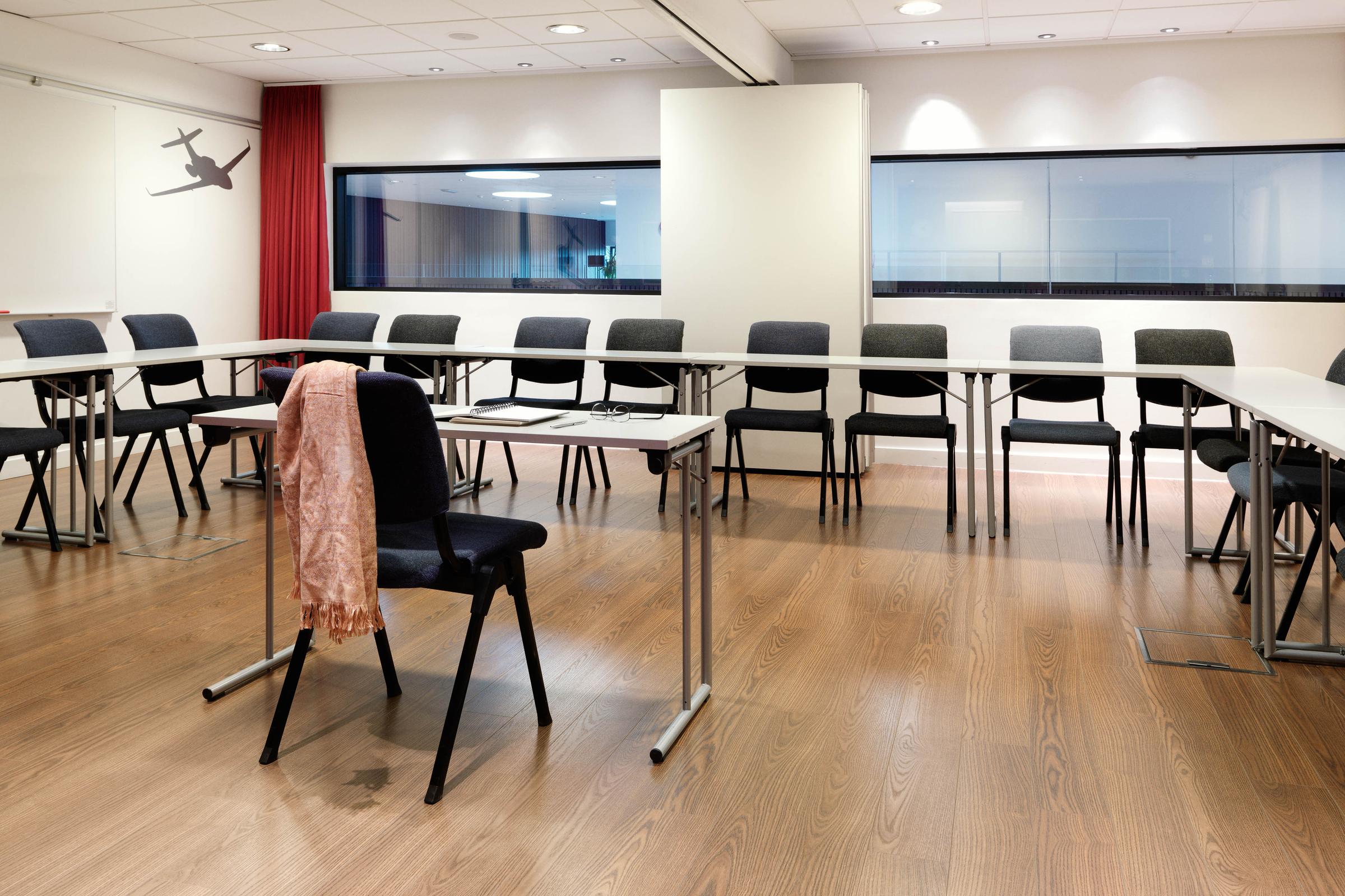 Conference Room - Dehavilland 1 + Dehavilland 2
