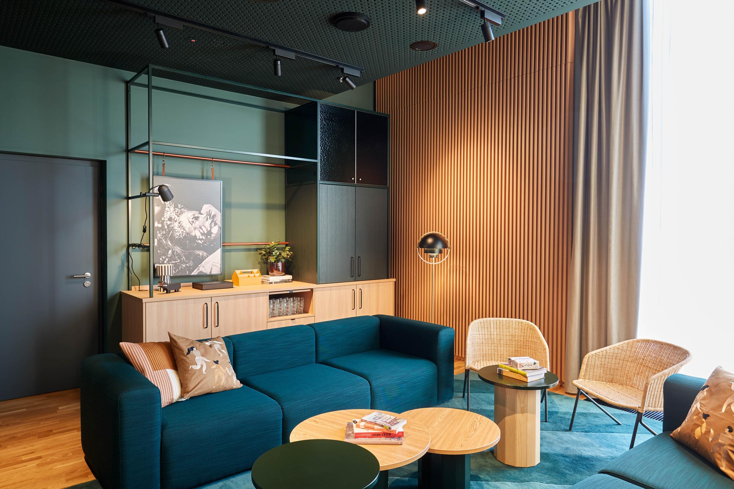 Kitchenroom+Bleasure Room