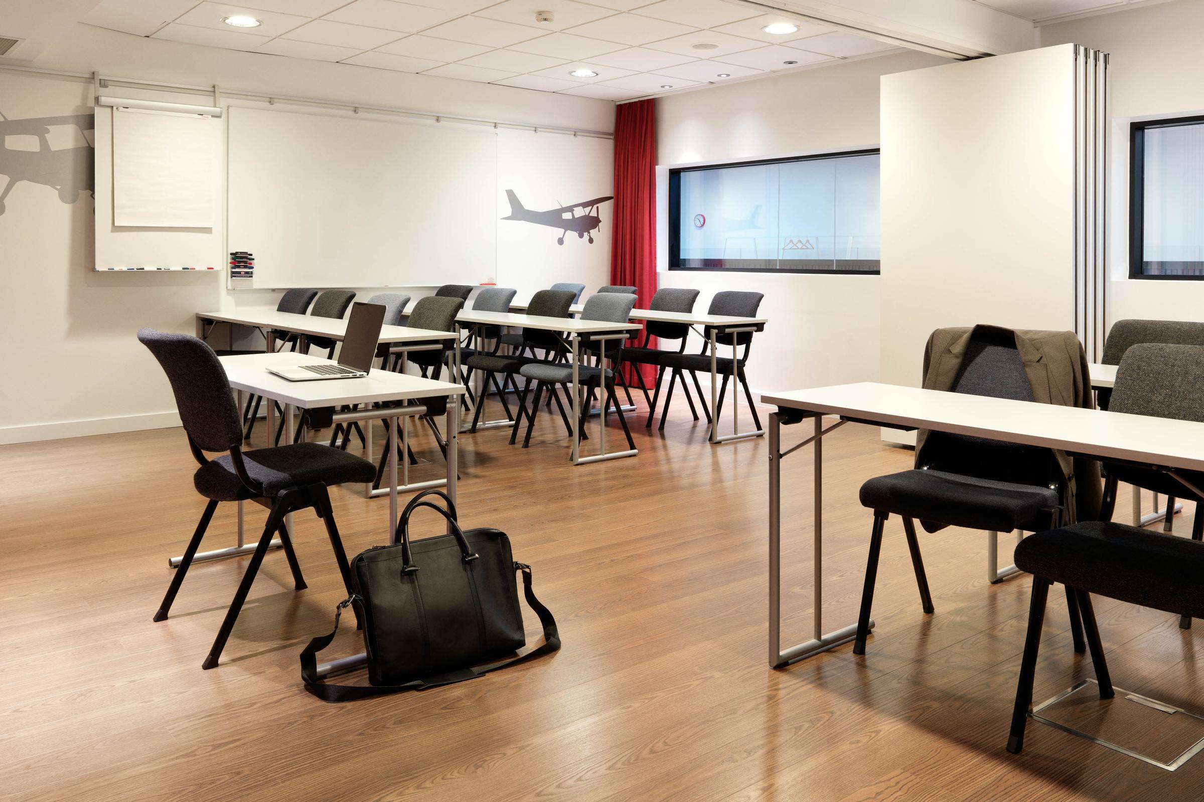 Conference Room - Cessna 1 + Cessna 2