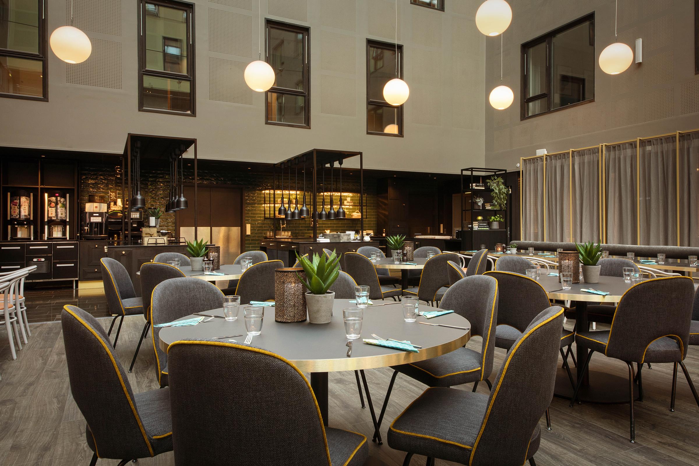 bord i frokostrestaurant scandic solsiden trondheim