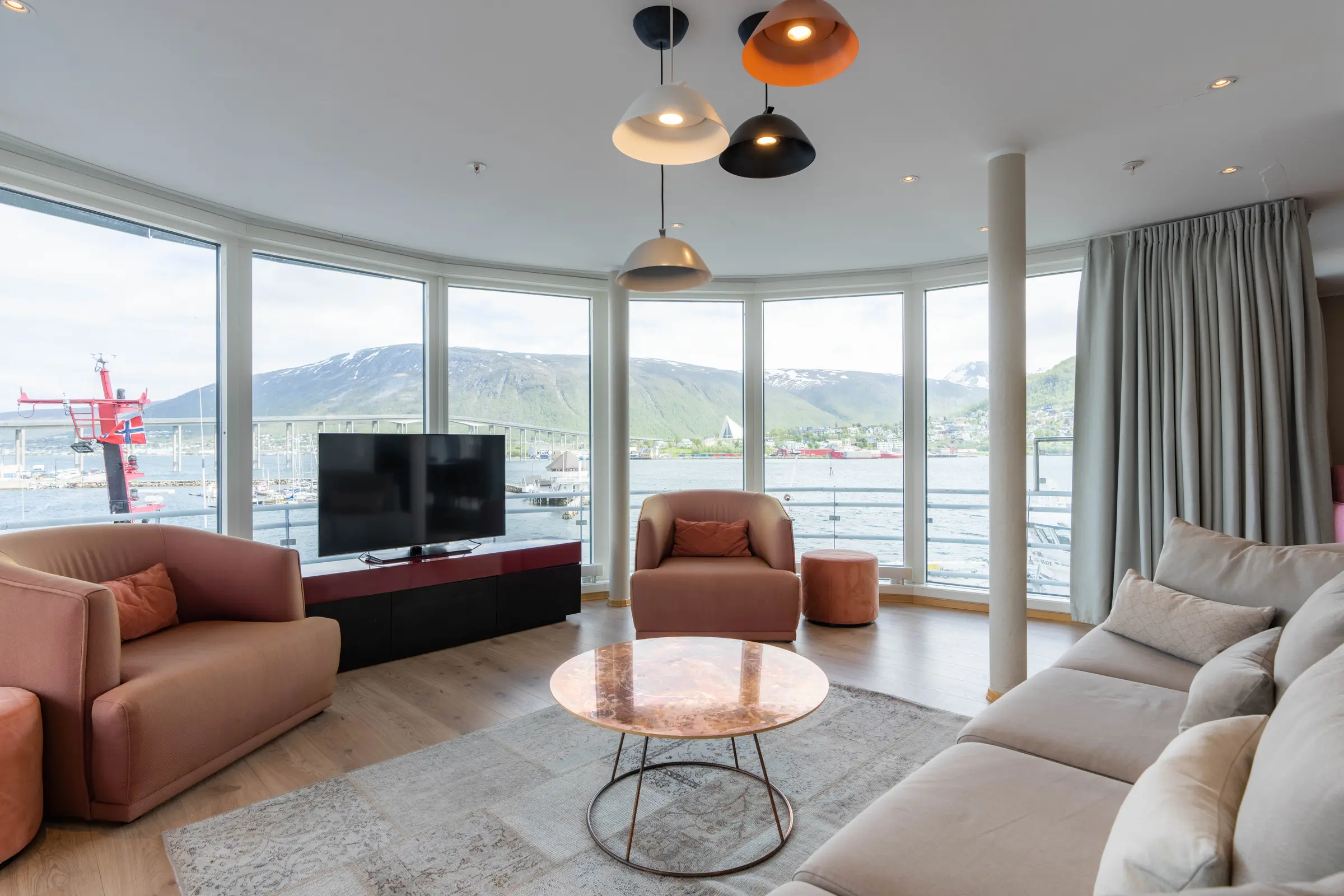 master suite at scandic ishavshotel in tromso