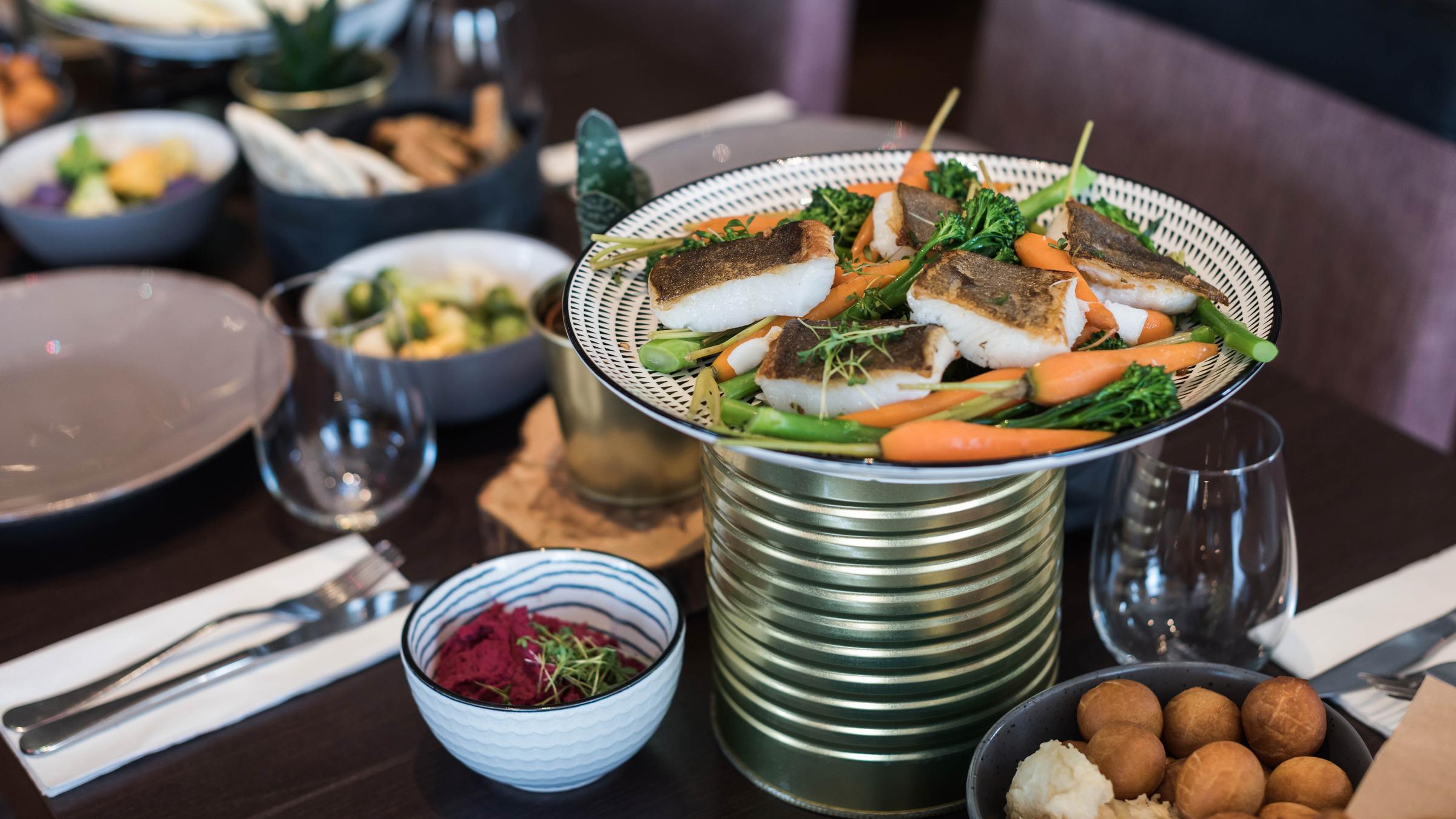 Restaurant Sharing Dinner Detail Scandic Gdansk