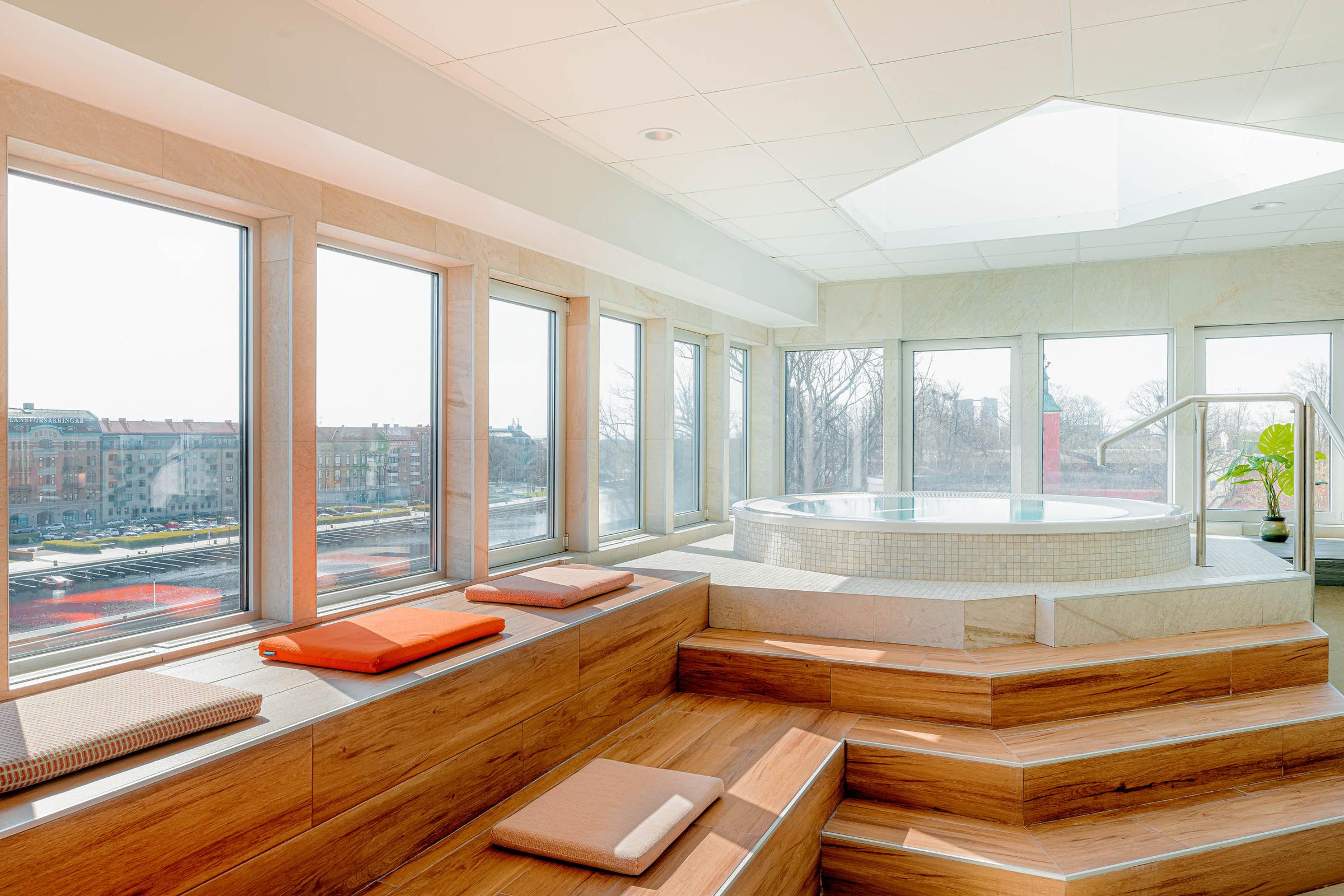 pool at Scandic Hallandia