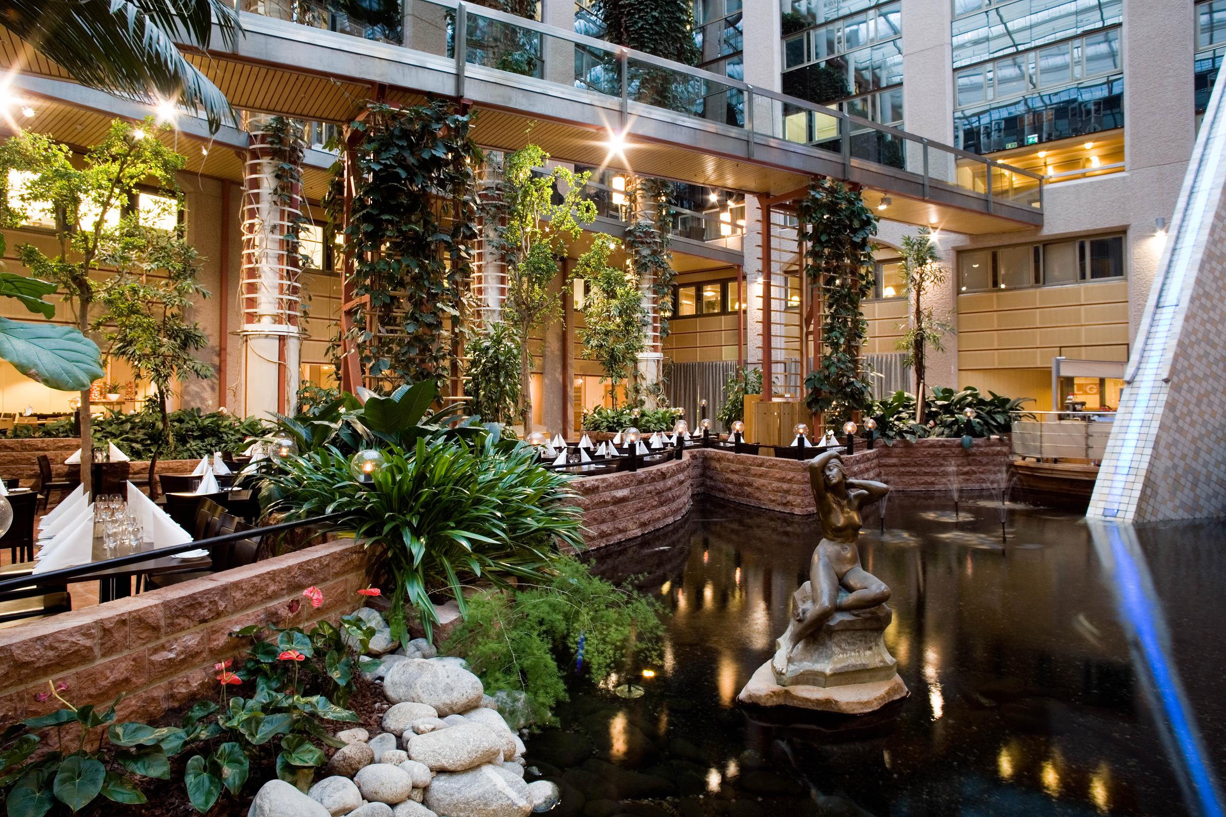 Restaurant pond Scandic Infra City