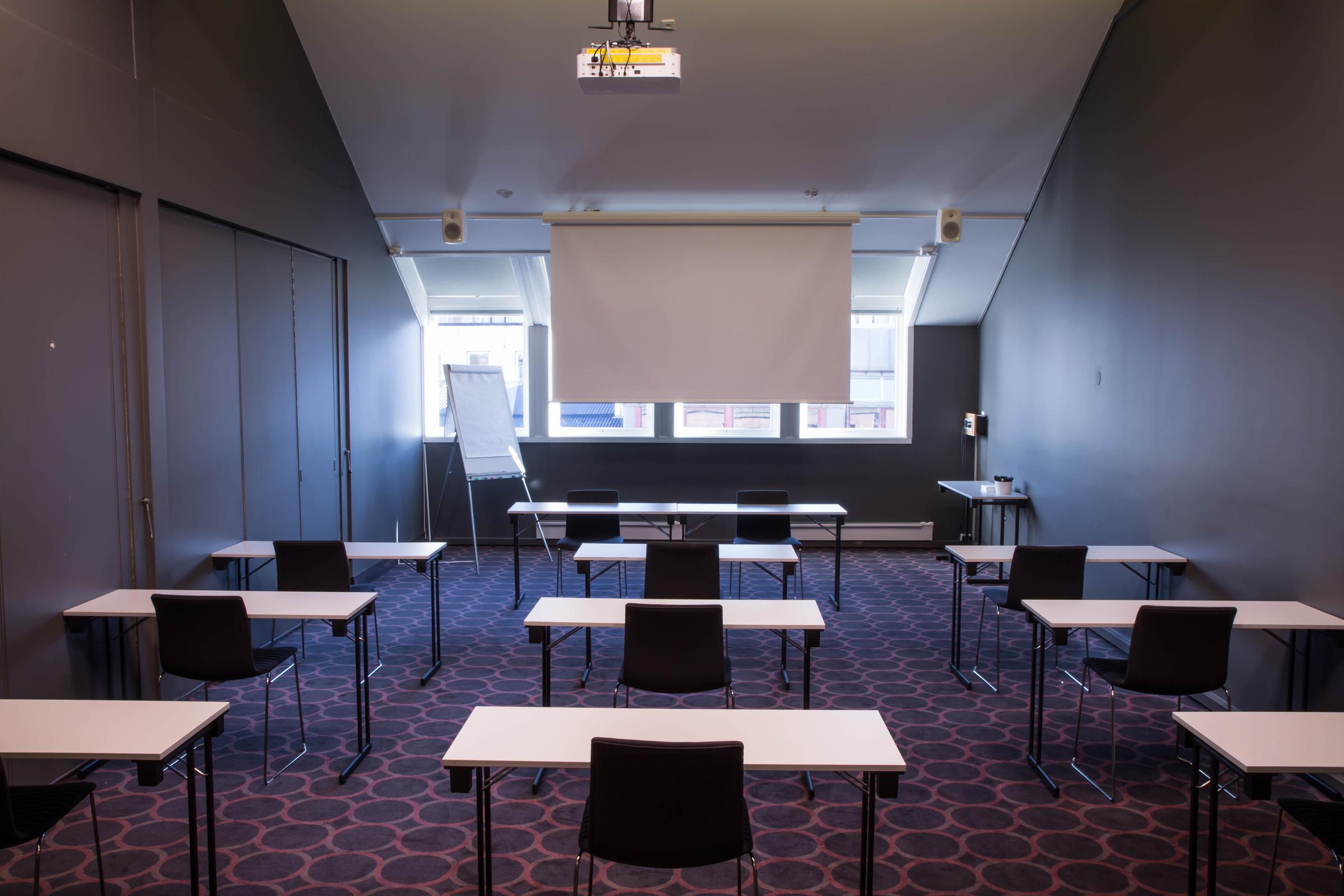 Conference room Attache – classroom setup