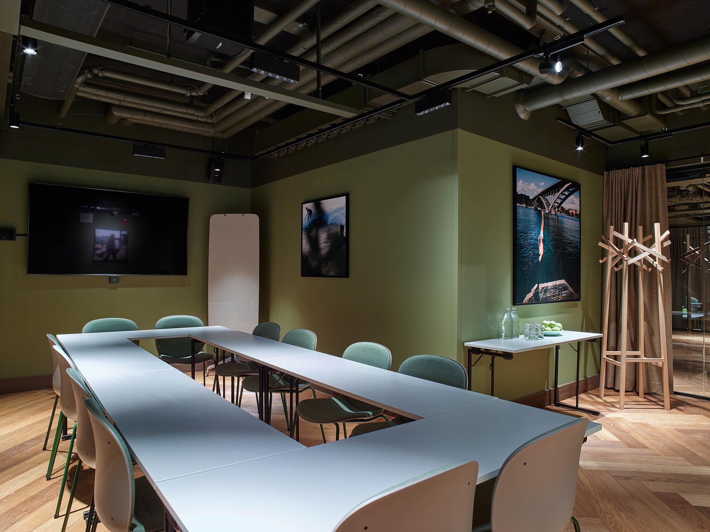 meeting room r13 boardroom style at roots of downtown camper by scandic