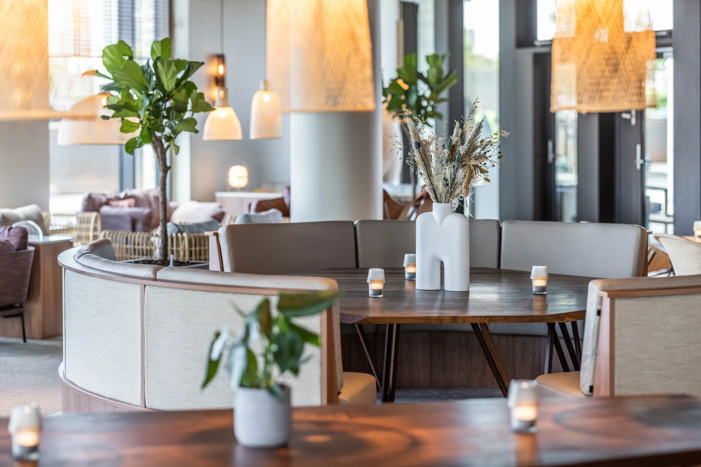 Round table Lobby Bar at Scandic CPH Strandpark