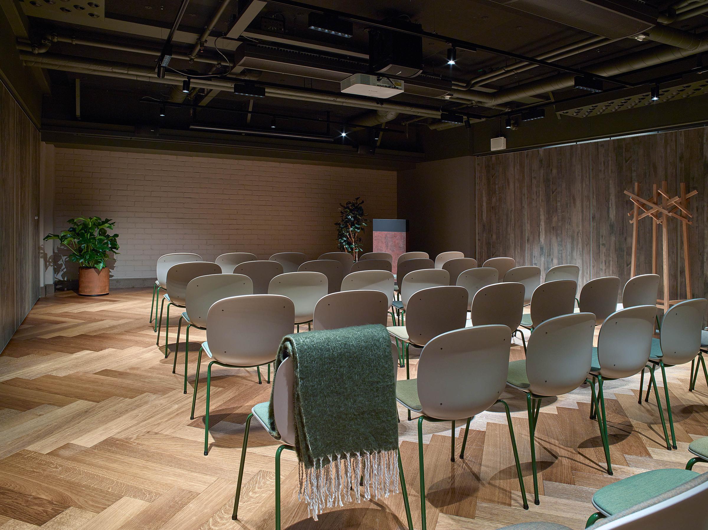 meeting room r5 at roots theatre style of downtown camper by scandic