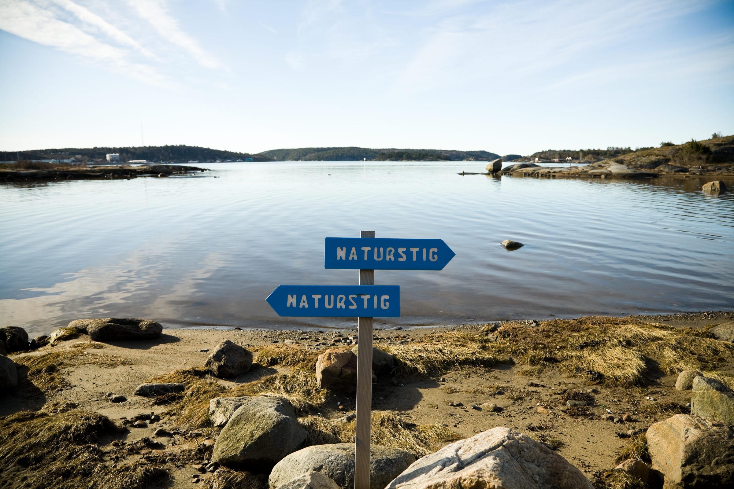 Signs showing direction to the nature paths