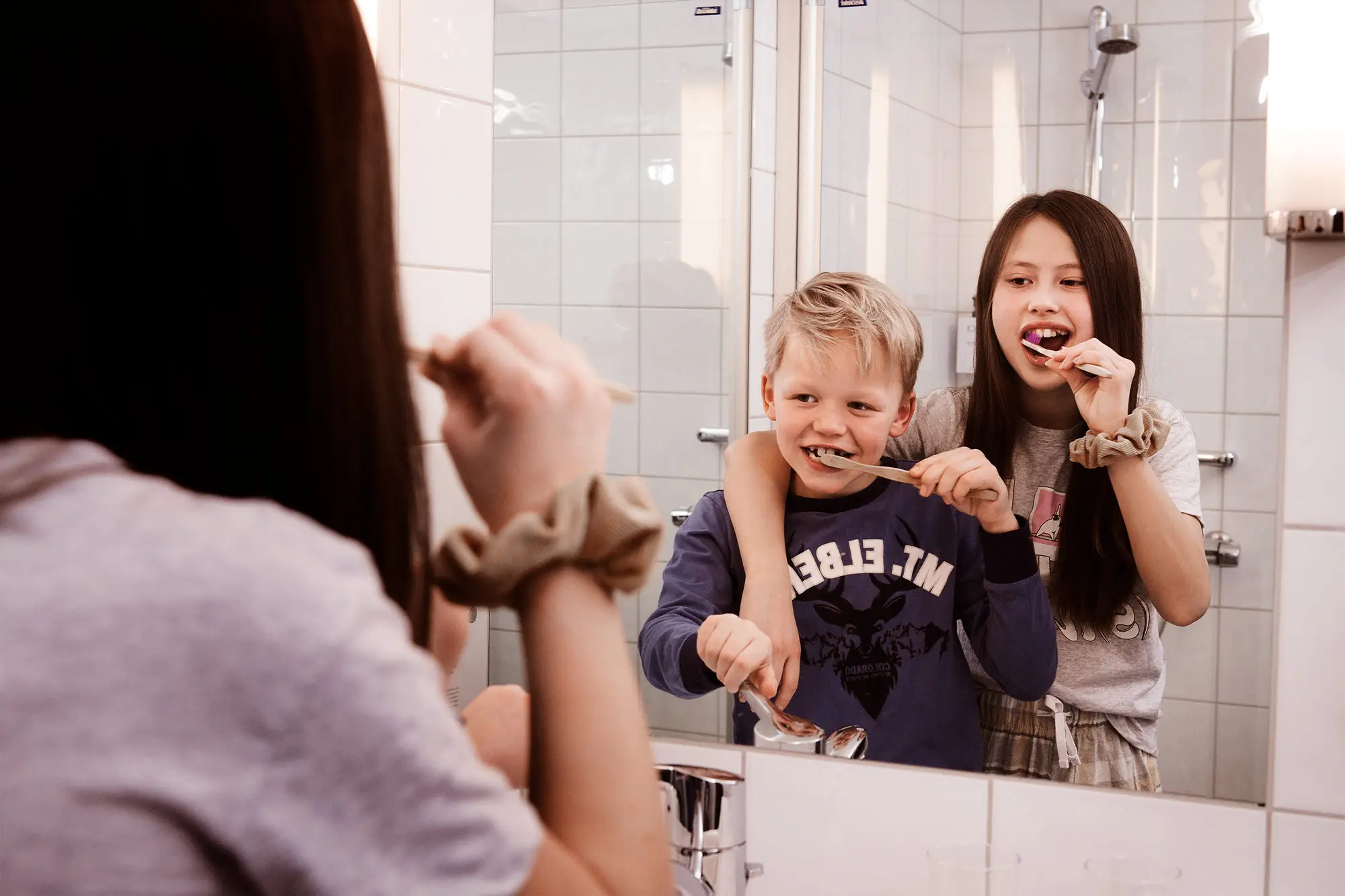 kids brushes teeth at scandic hotels
