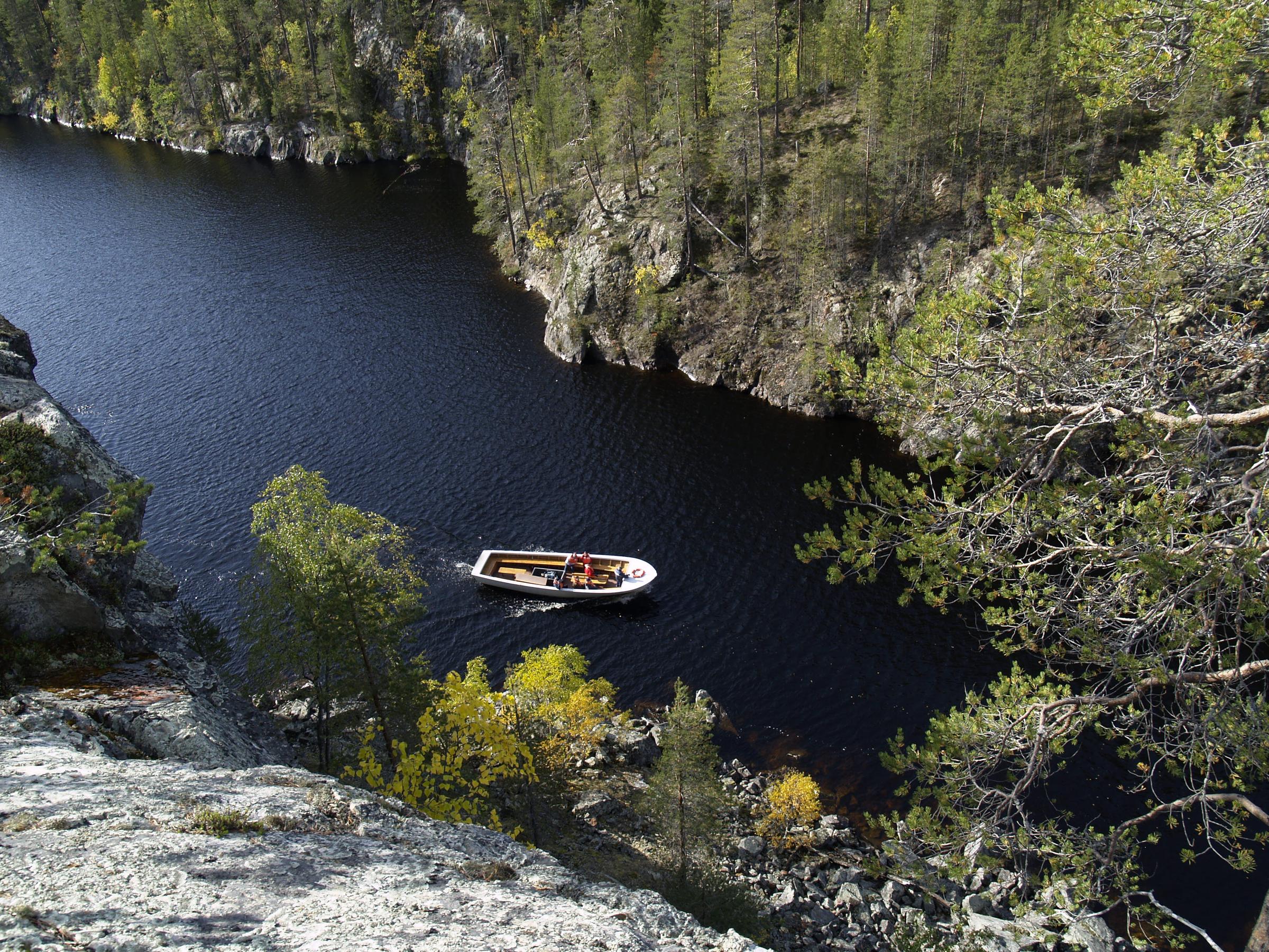 Ruka Kuusamo, veneilyä Julka-Ölkyssä