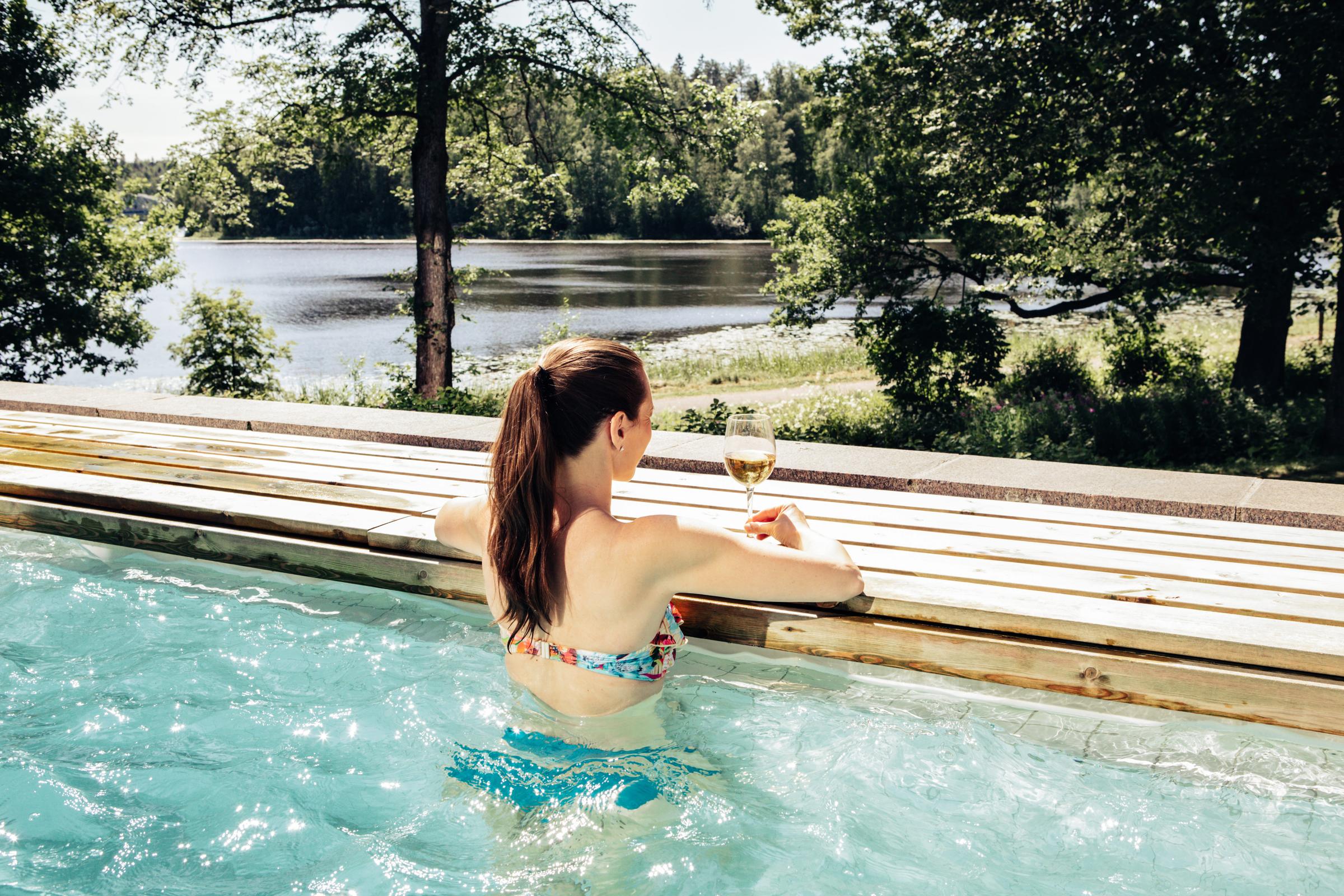outdoor pool by scandic aulanko in finland