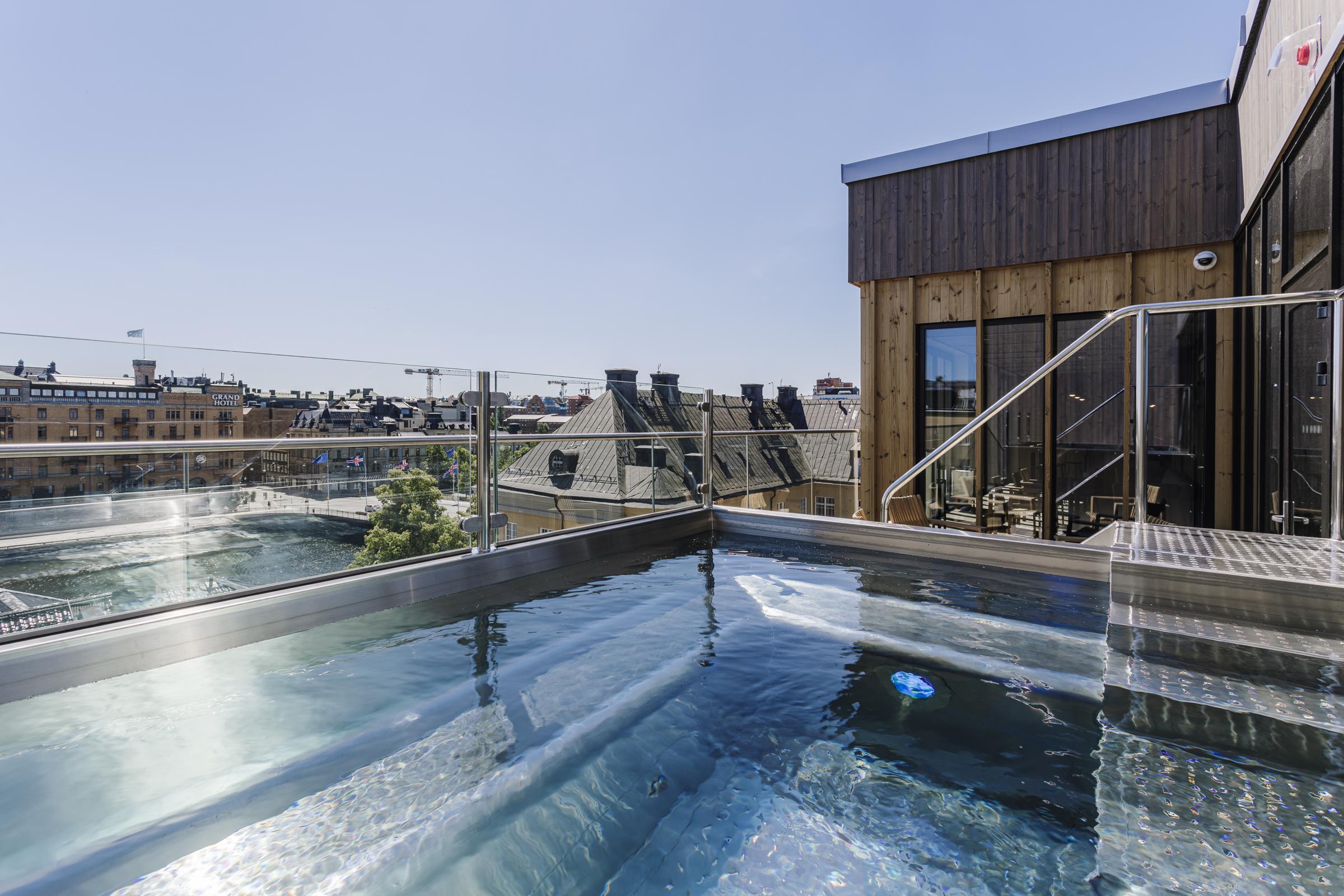 Relax Area Mini pool Scandic Strommen