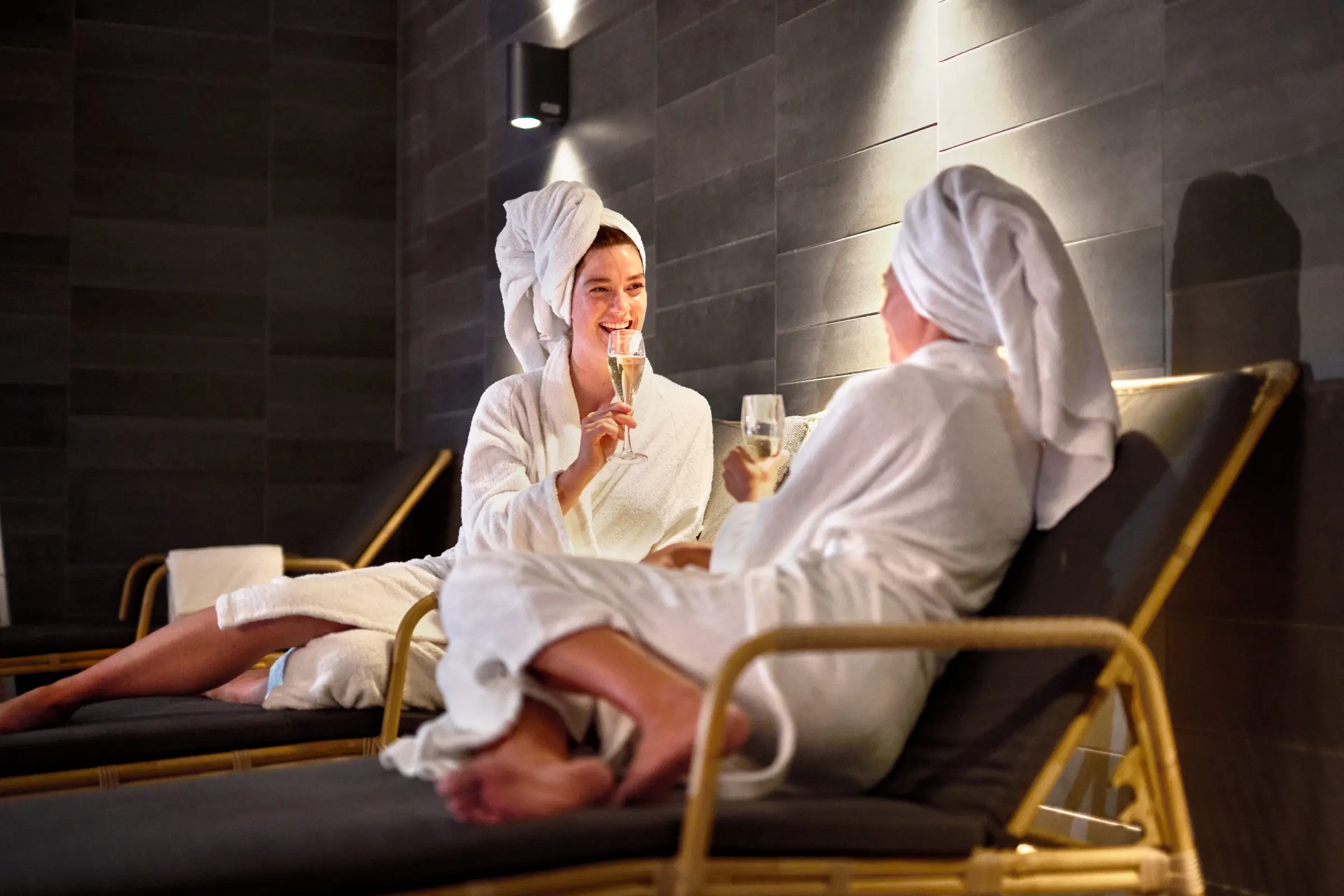 kaksi naista spa