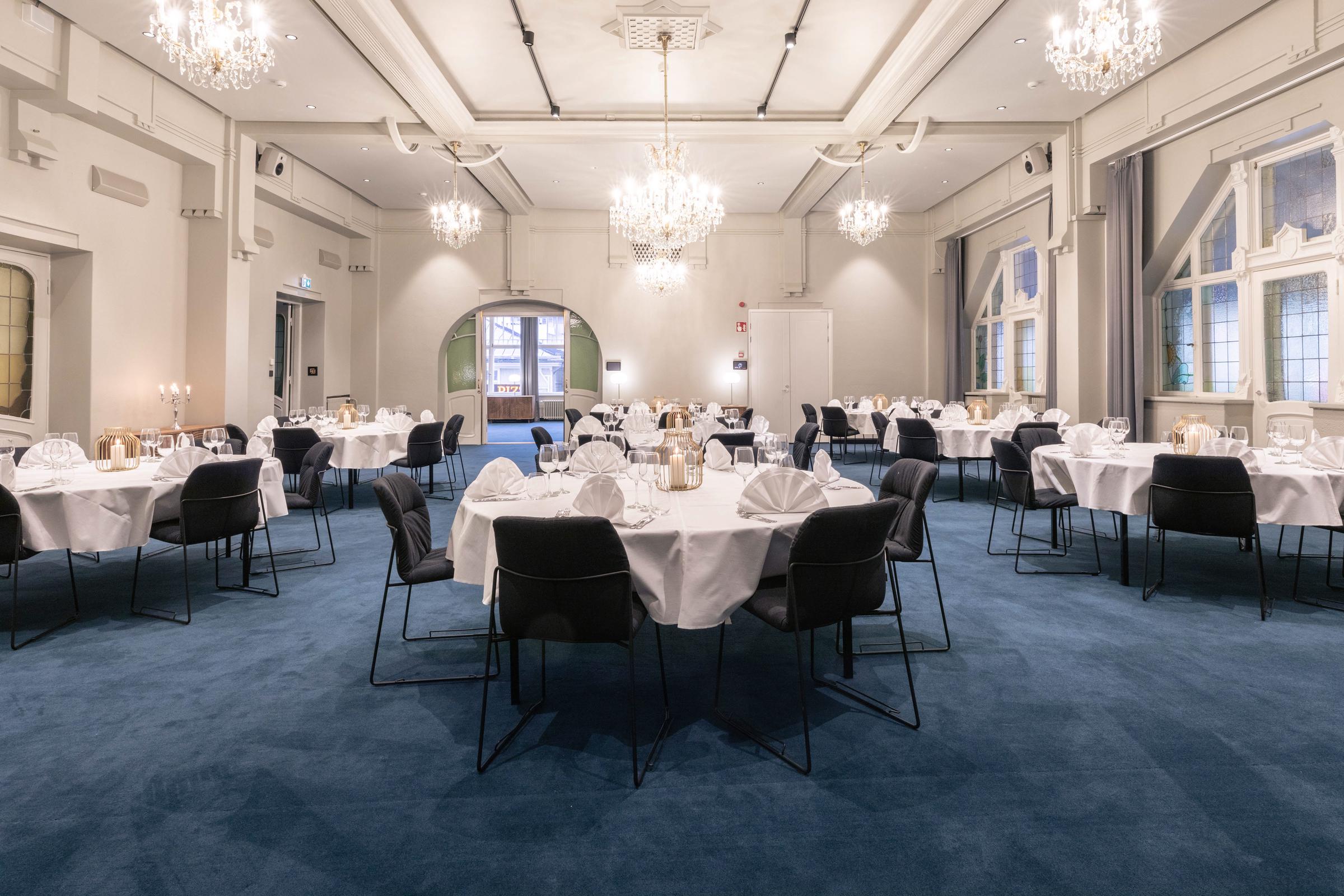 juhlasali grand börs 1-2 juhlakattaus pyöreät pöydät scandic hamburger börs hotelli turku suomi