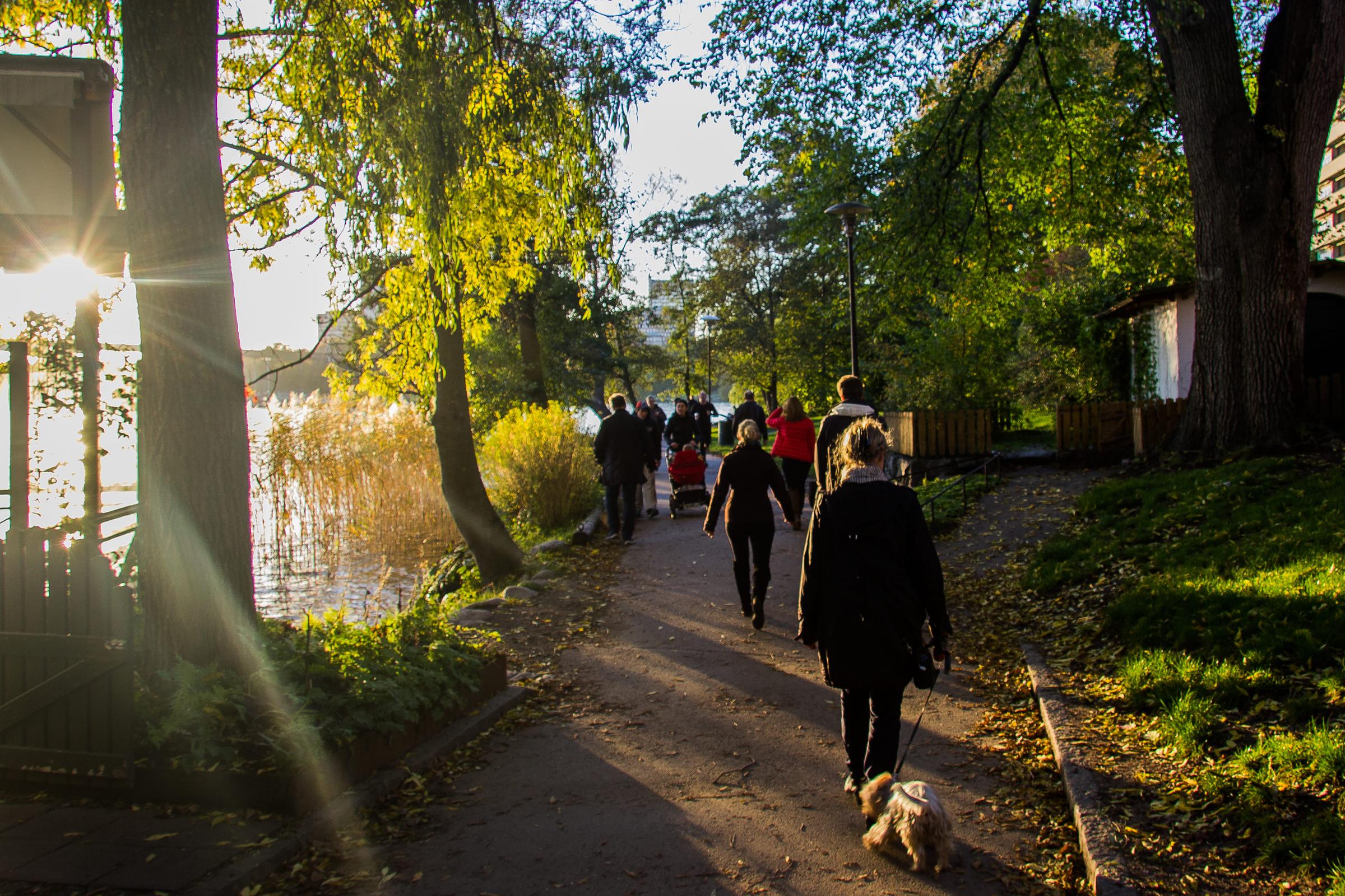 sweden-stockholm-djurgarden-strolling