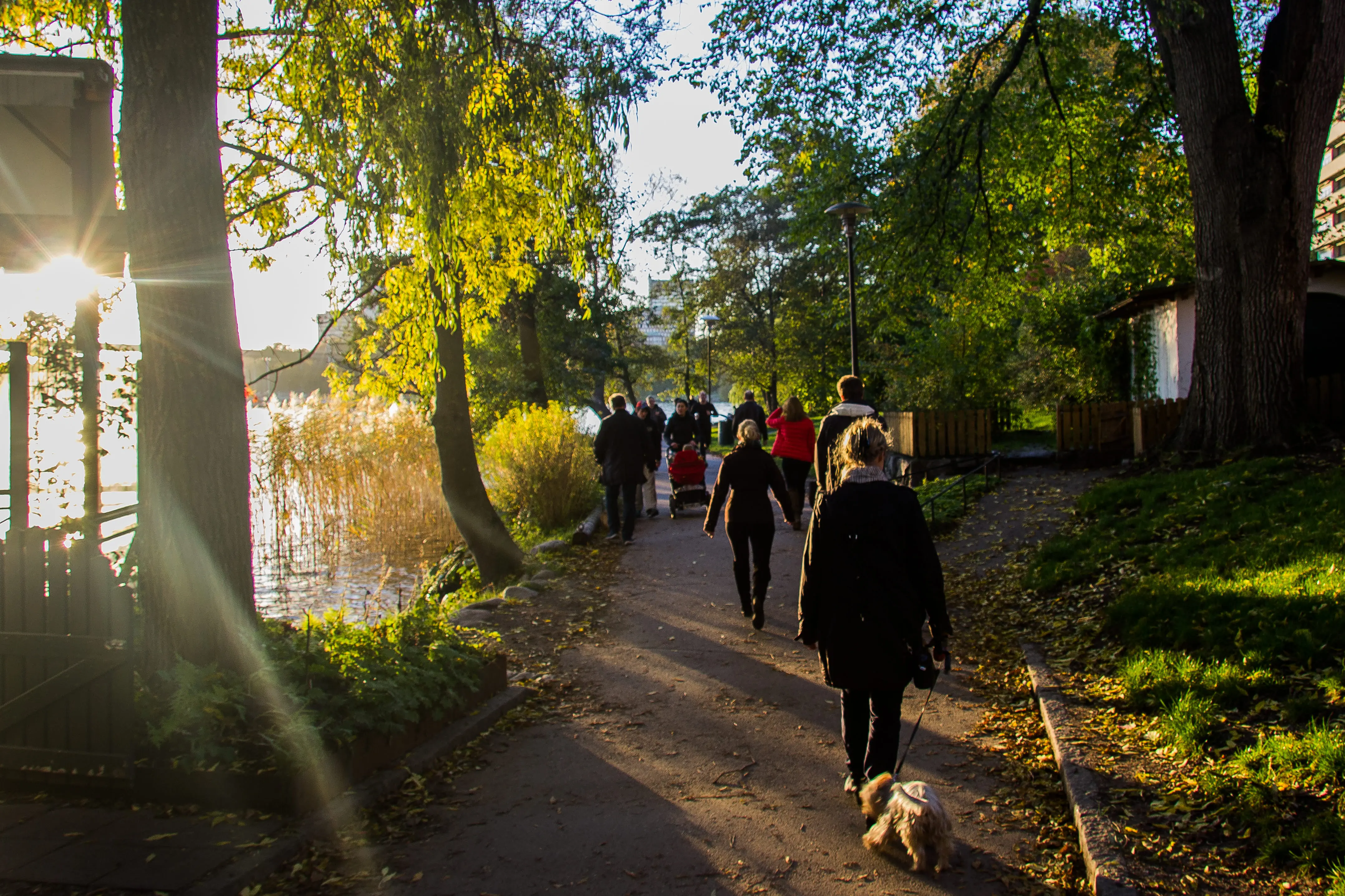 sweden-stockholm-djurgarden-strolling